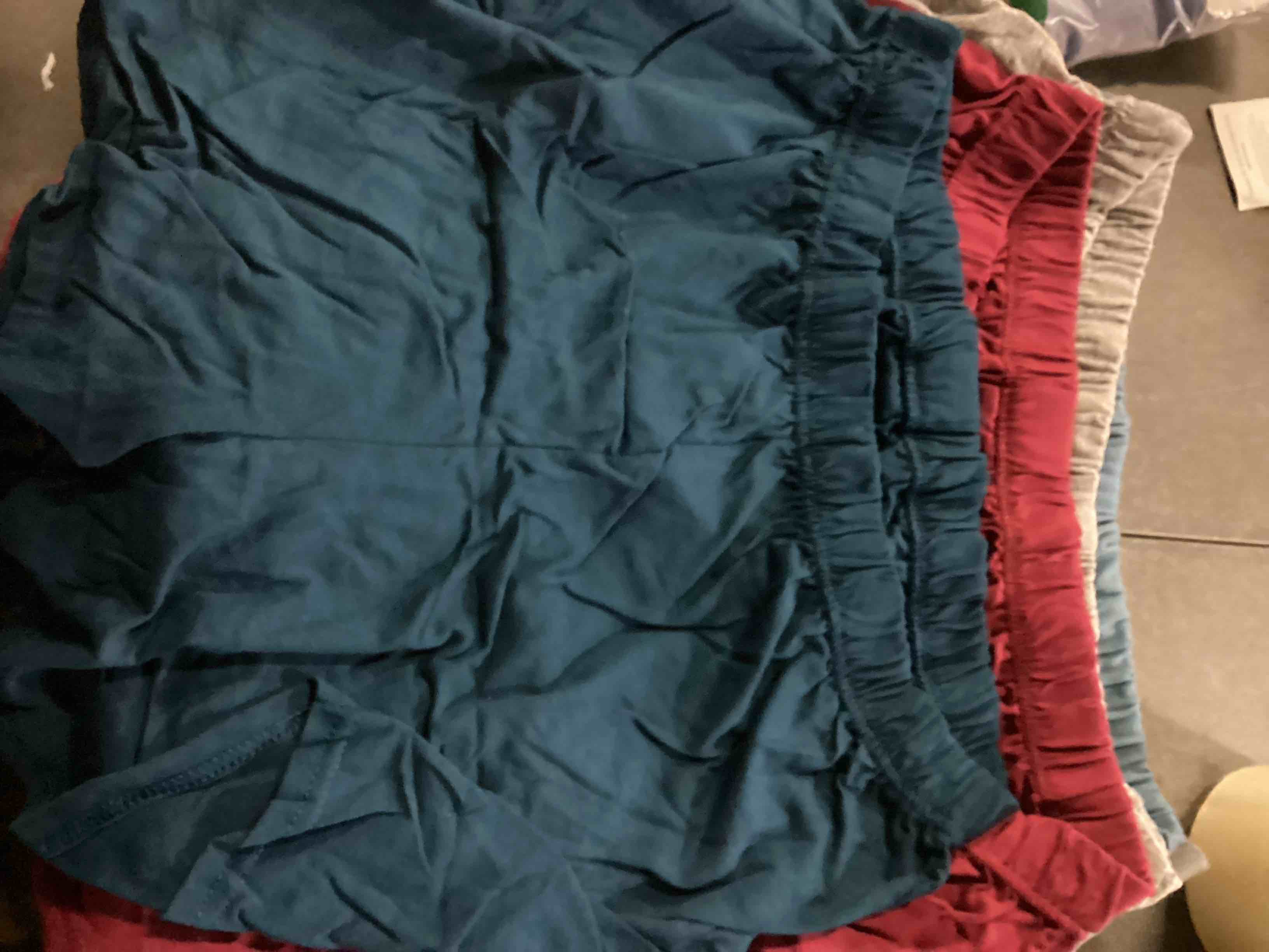 https://s3.amazonaws.com/lotting-images-prod/bidfta/RED6699855_1725903050975.jpeg