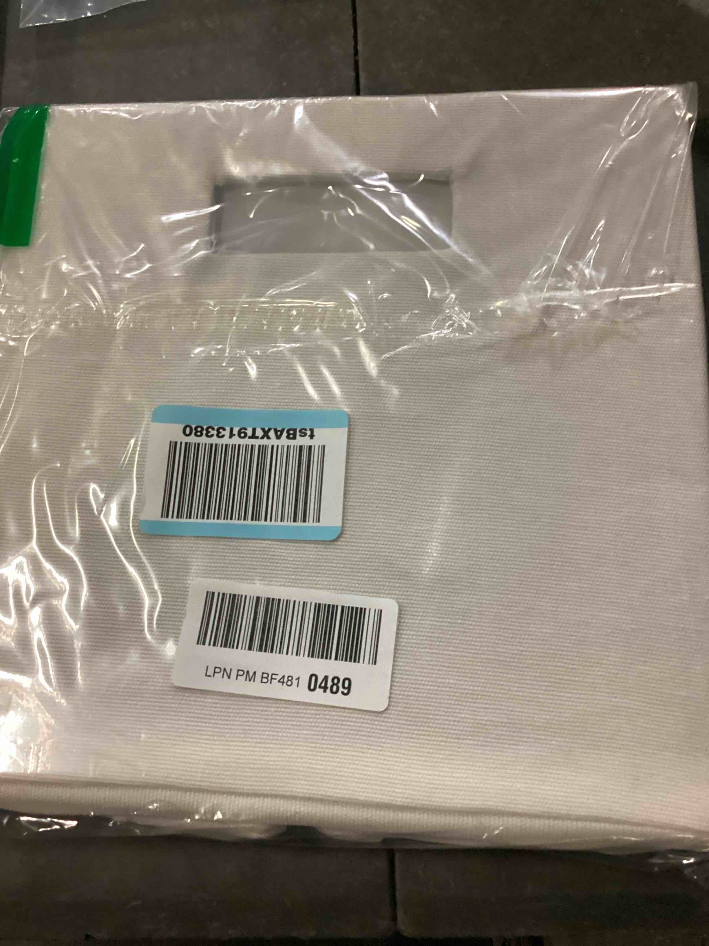 https://s3.amazonaws.com/lotting-images-prod/bidfta/RED6700153_1726149206569.jpeg