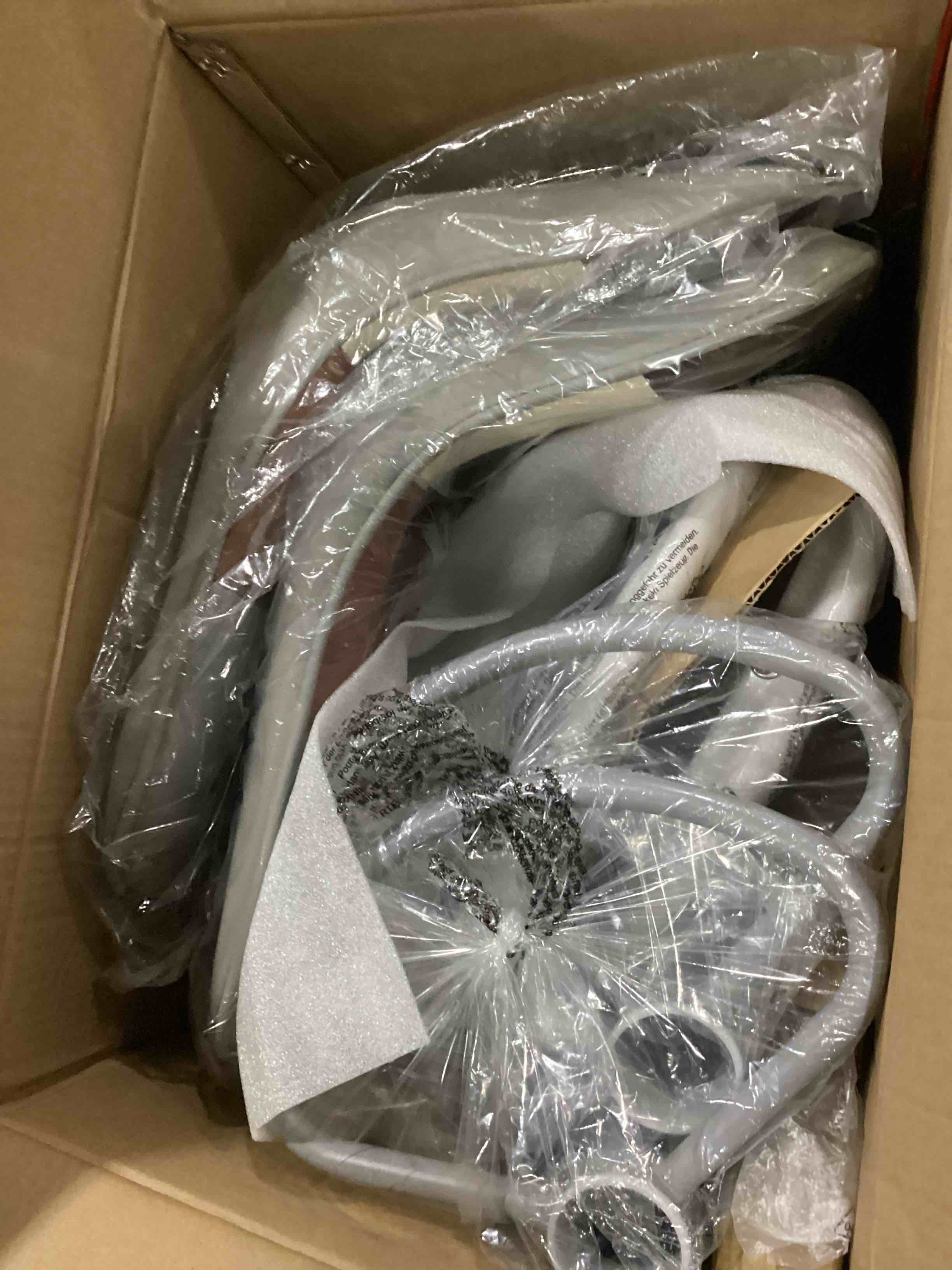 https://s3.amazonaws.com/lotting-images-prod/bidfta/RED6700504_1726513679041.jpeg