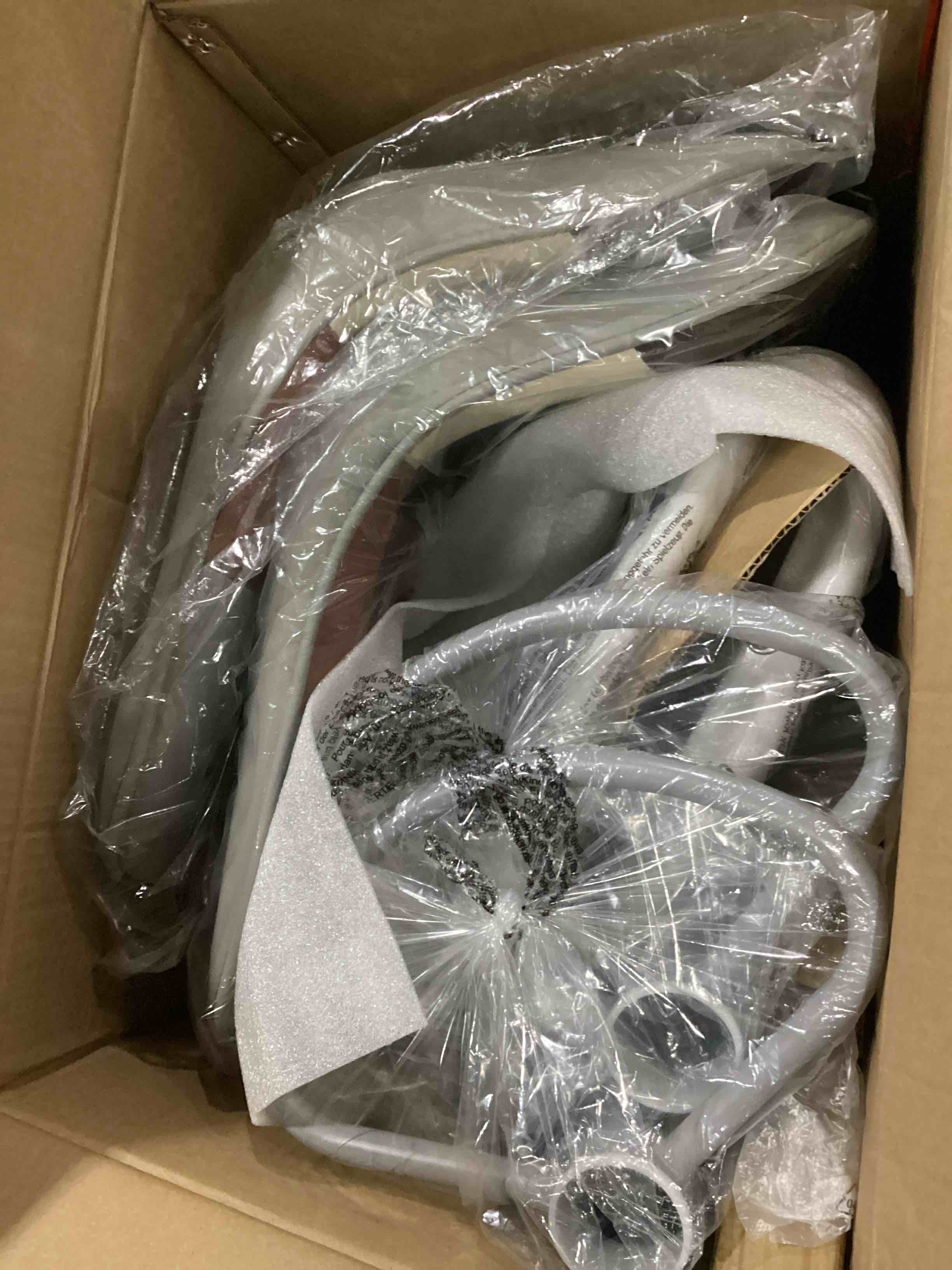 https://s3.amazonaws.com/lotting-images-prod/bidfta/RED6700504_1726513679778.jpeg