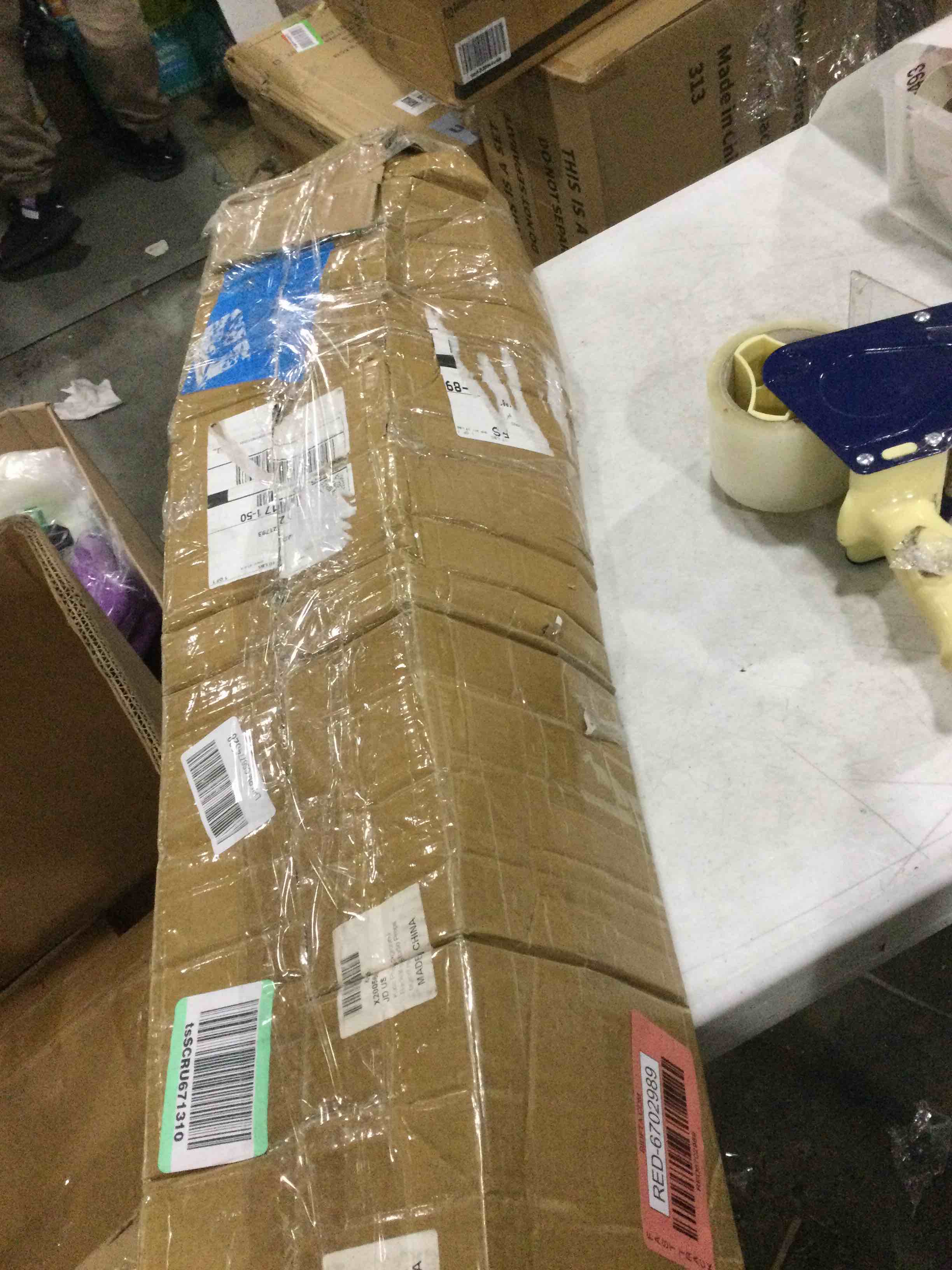 https://s3.amazonaws.com/lotting-images-prod/bidfta/RED6702989_1728409127452.jpeg