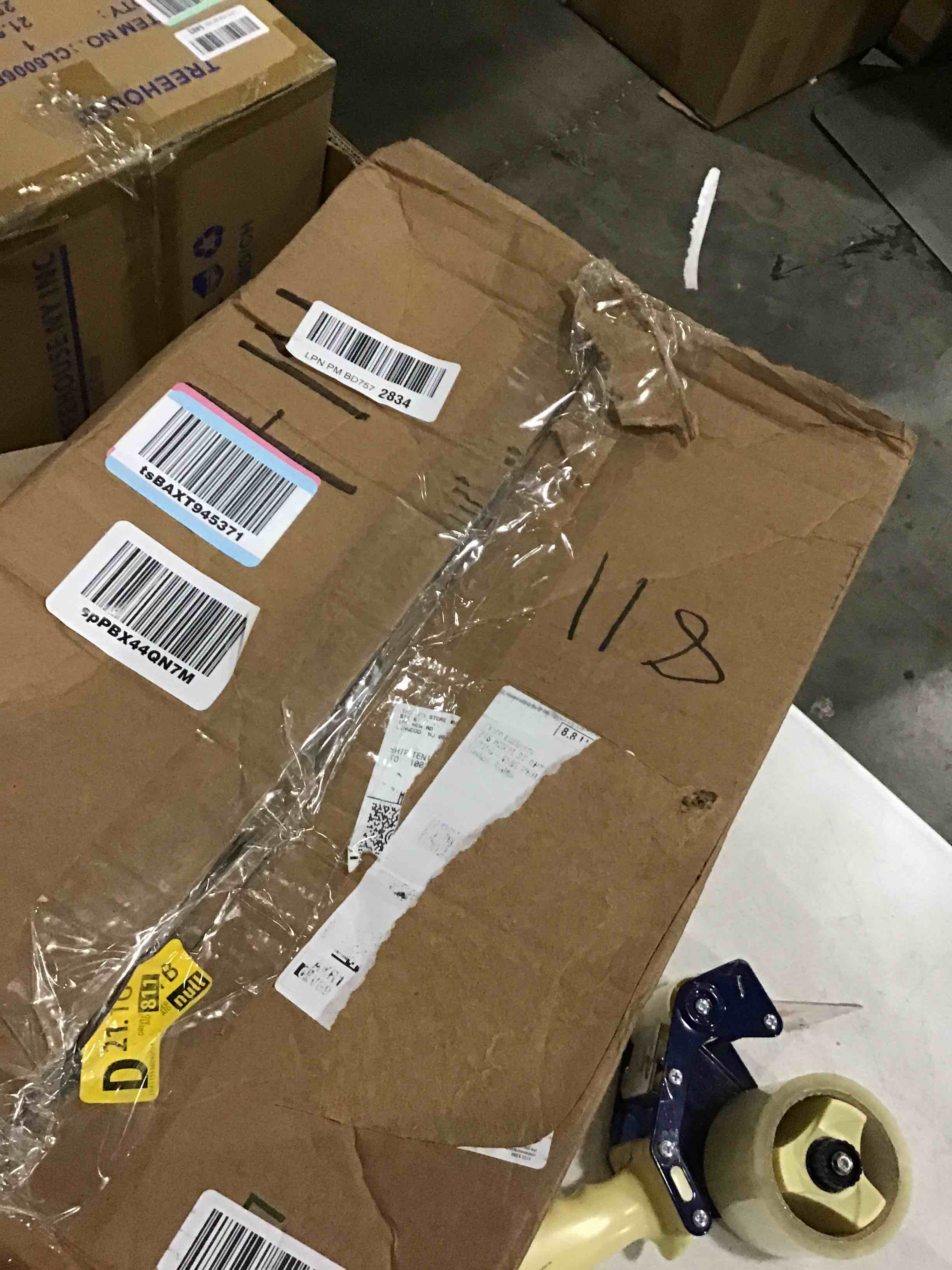 https://s3.amazonaws.com/lotting-images-prod/bidfta/RED6703067_1728578752942.jpeg