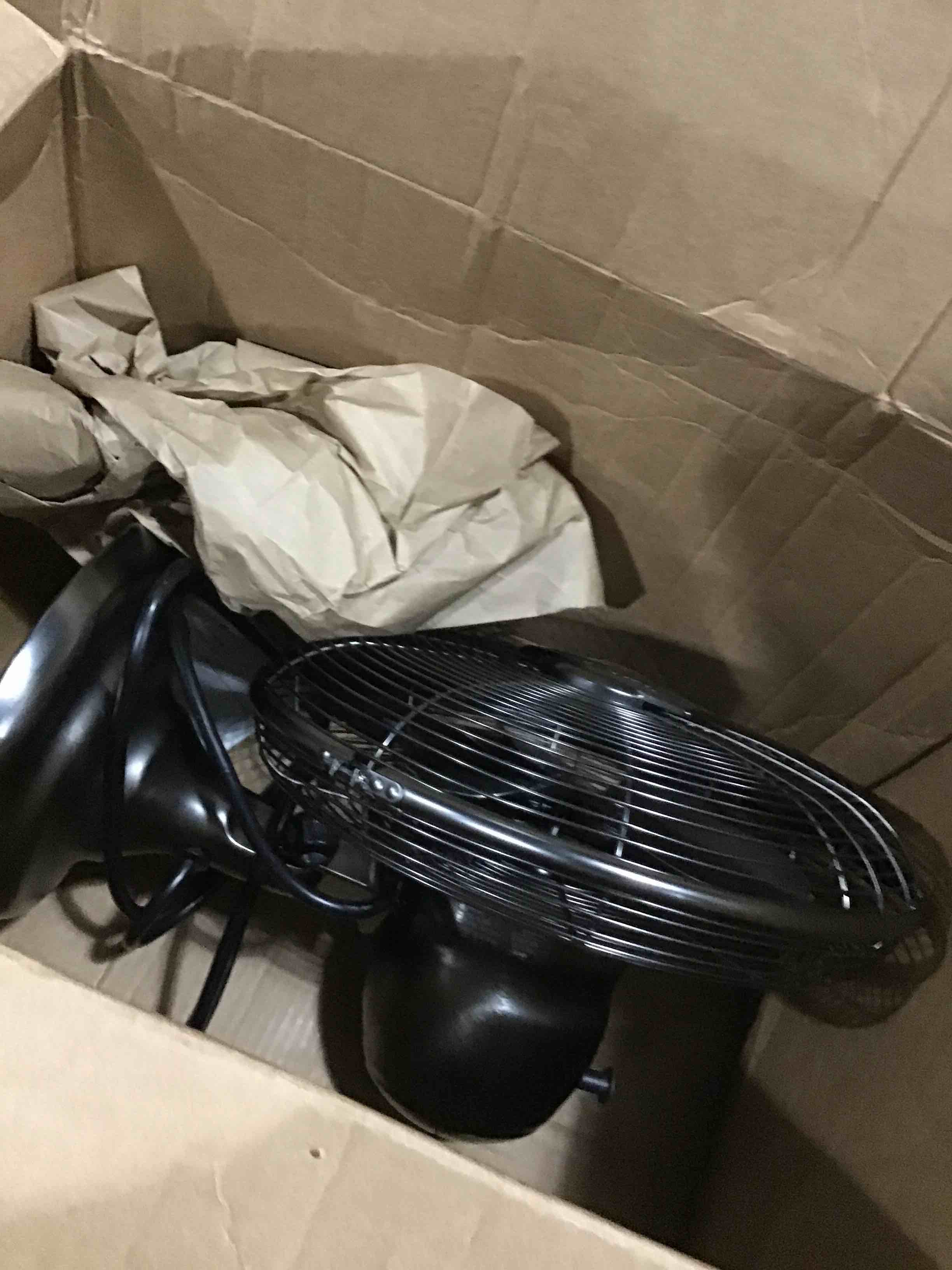 https://s3.amazonaws.com/lotting-images-prod/bidfta/RED6703067_1728578825529.jpeg
