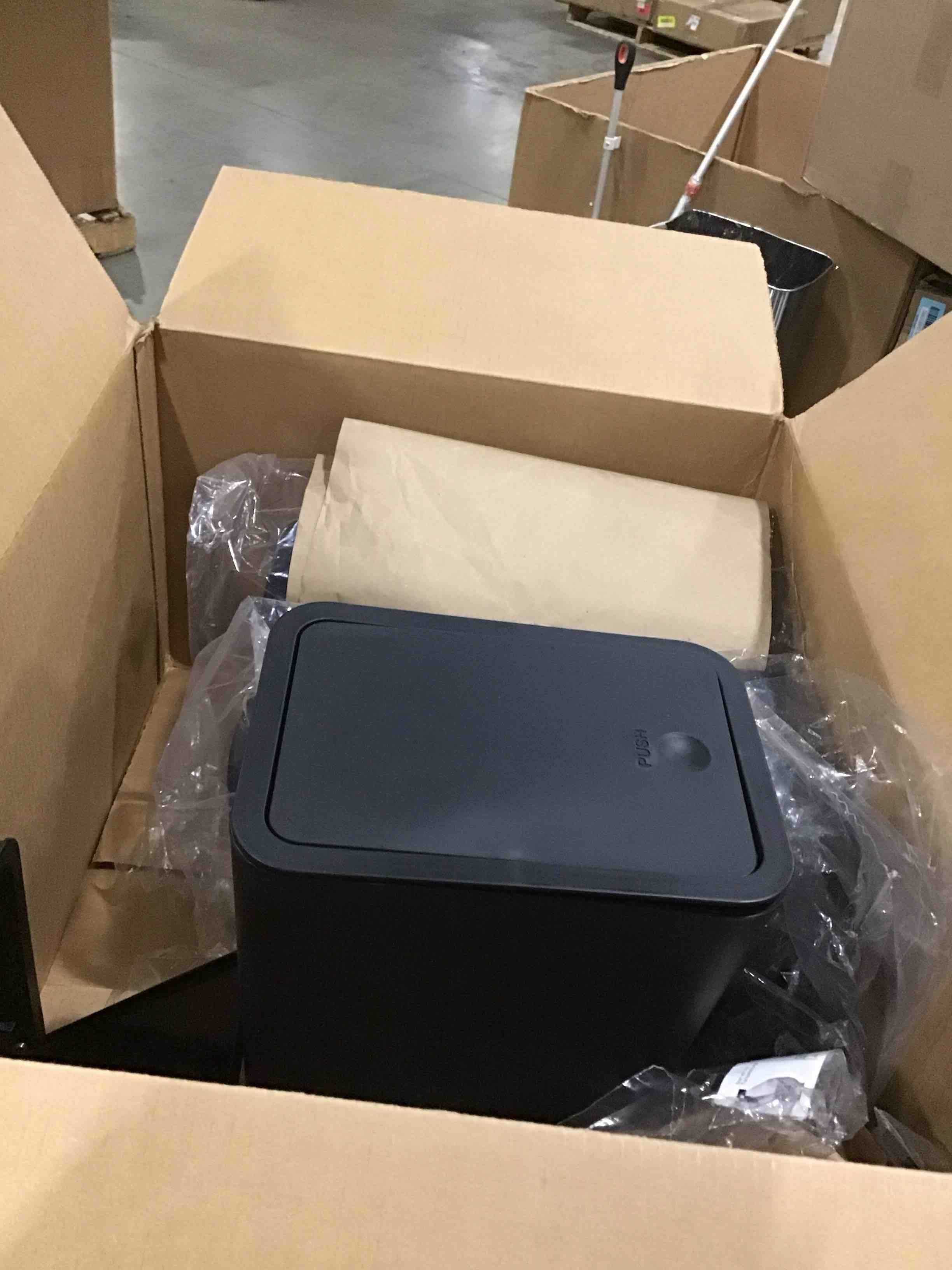 https://s3.amazonaws.com/lotting-images-prod/bidfta/RED6703103_1728650326868.jpeg