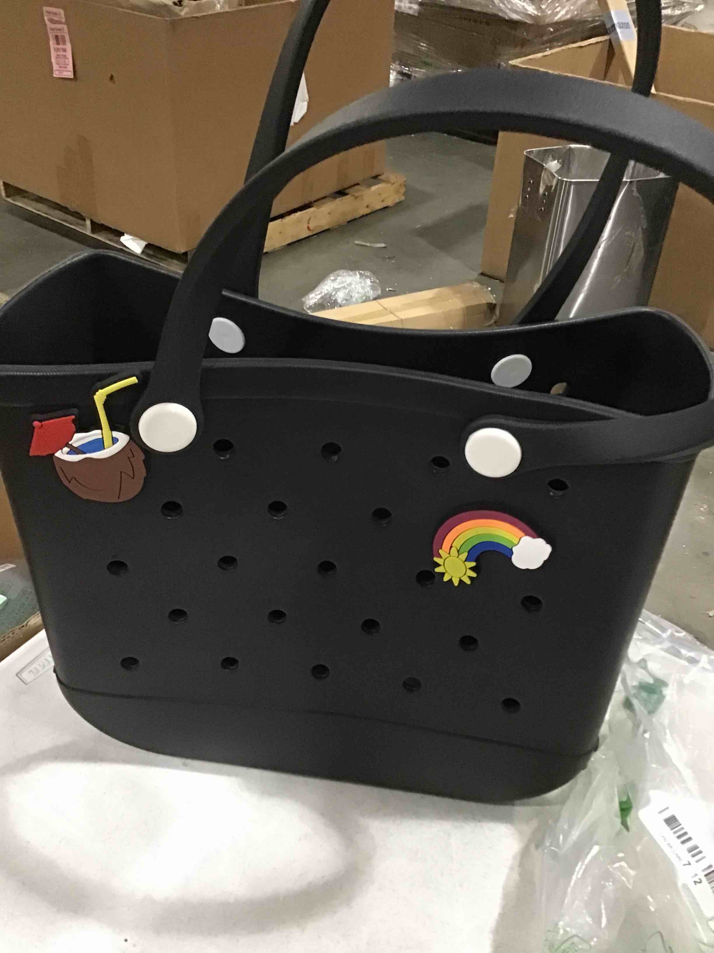 https://s3.amazonaws.com/lotting-images-prod/bidfta/RED6703361_1729185598202.jpeg