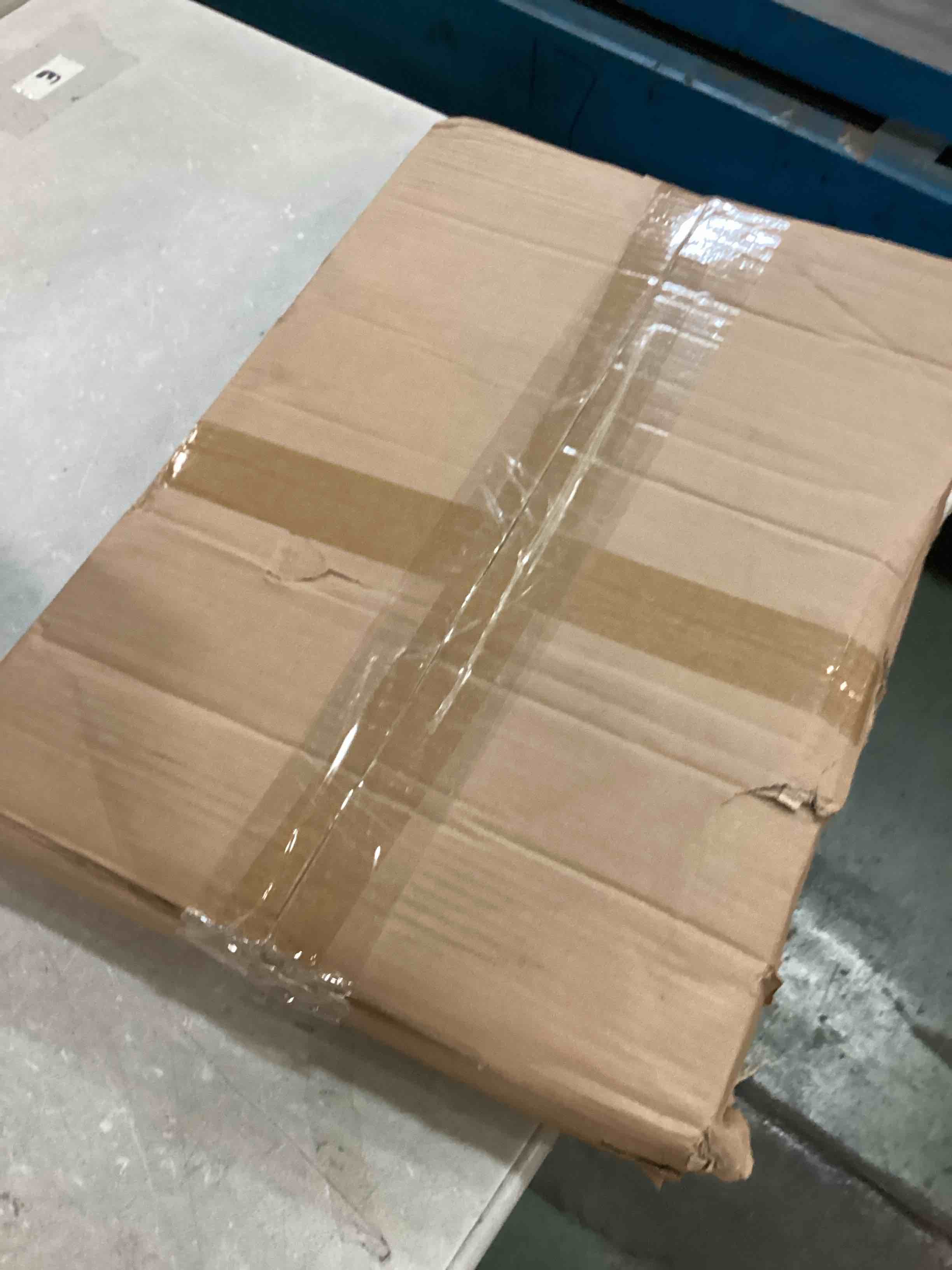 https://s3.amazonaws.com/lotting-images-prod/bidfta/RED6704028_1720178585297.jpeg