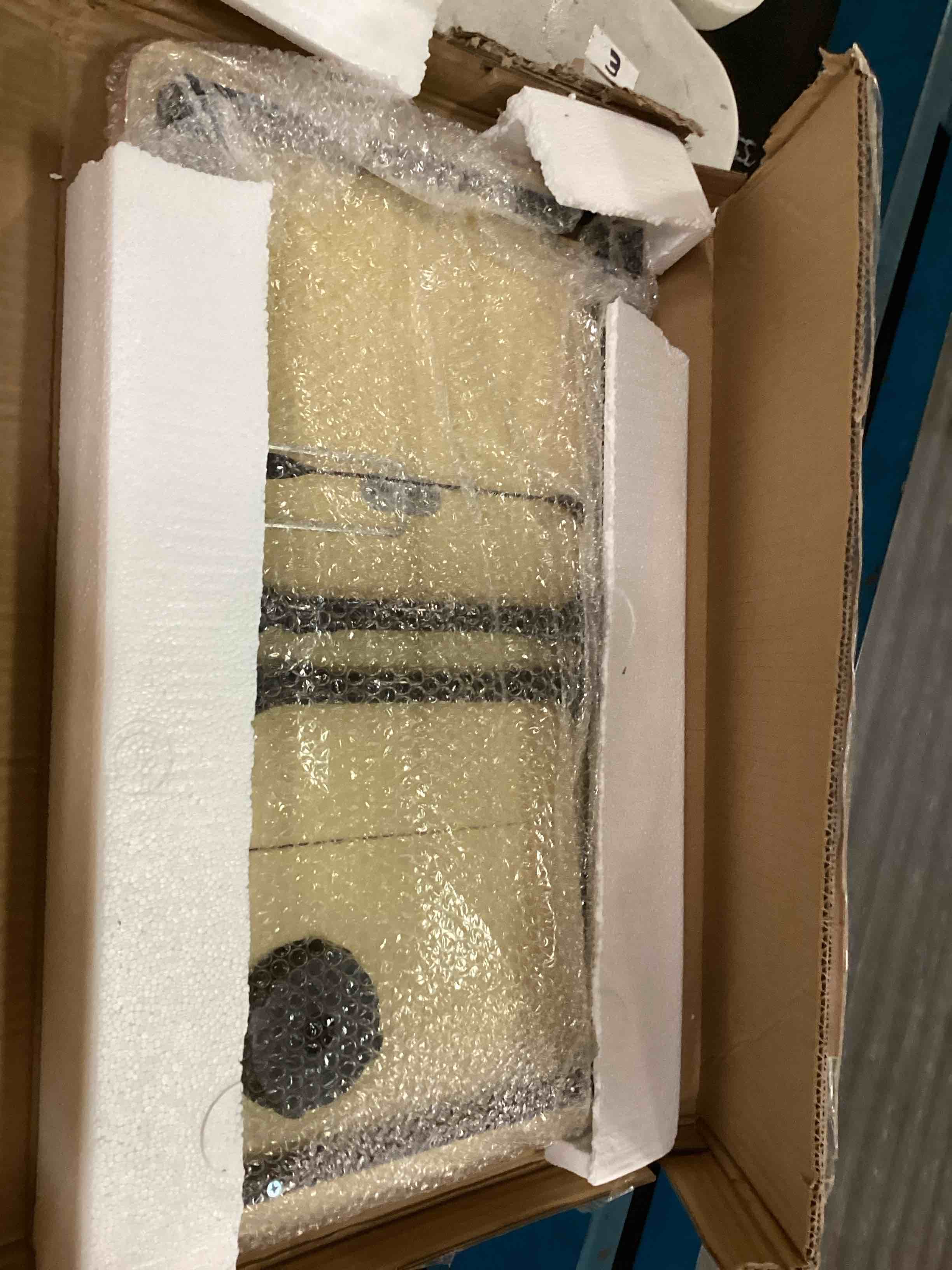https://s3.amazonaws.com/lotting-images-prod/bidfta/RED6704064_1720182892629.jpeg