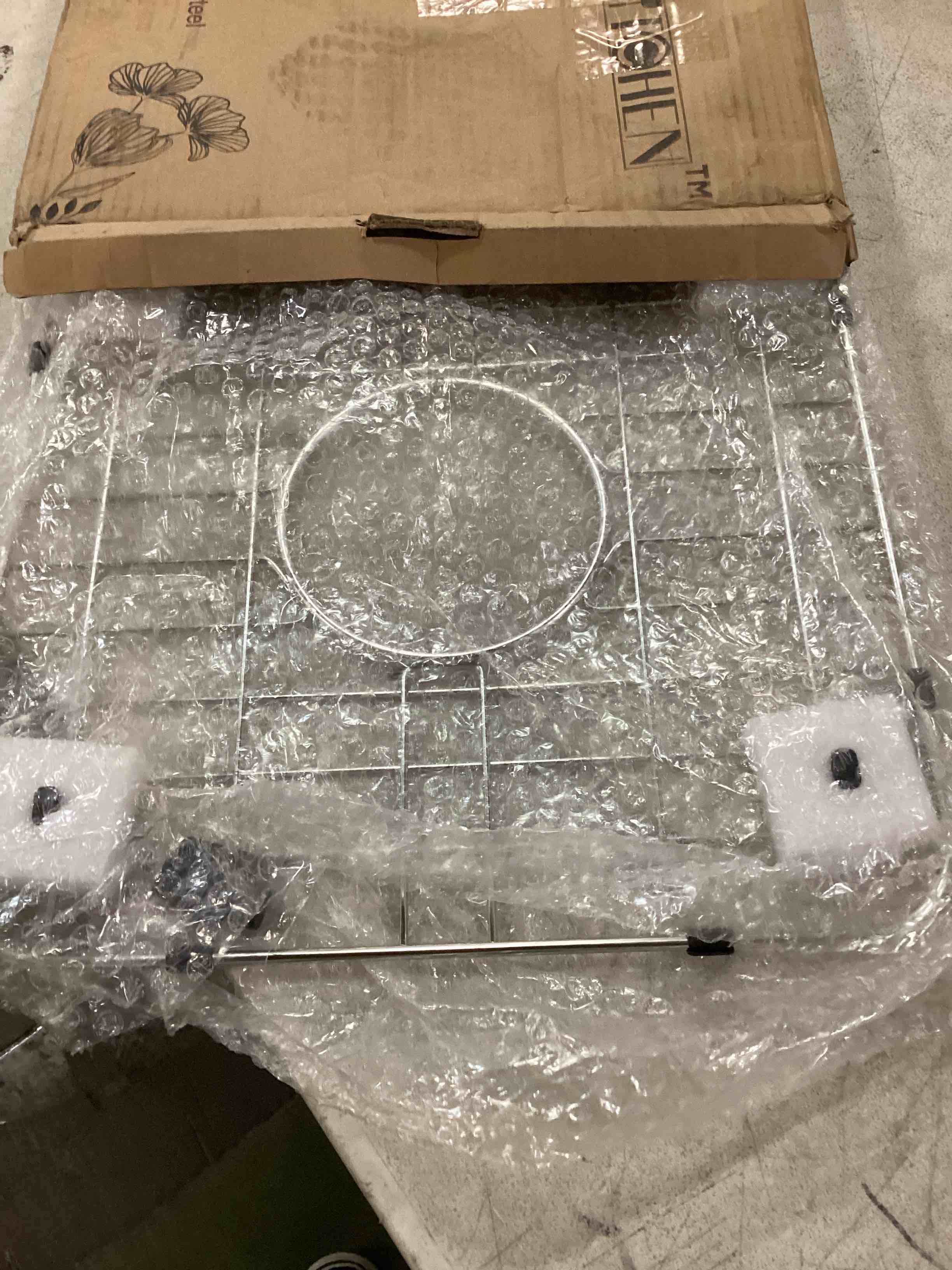 https://s3.amazonaws.com/lotting-images-prod/bidfta/RED6705366_1720786379001.jpeg