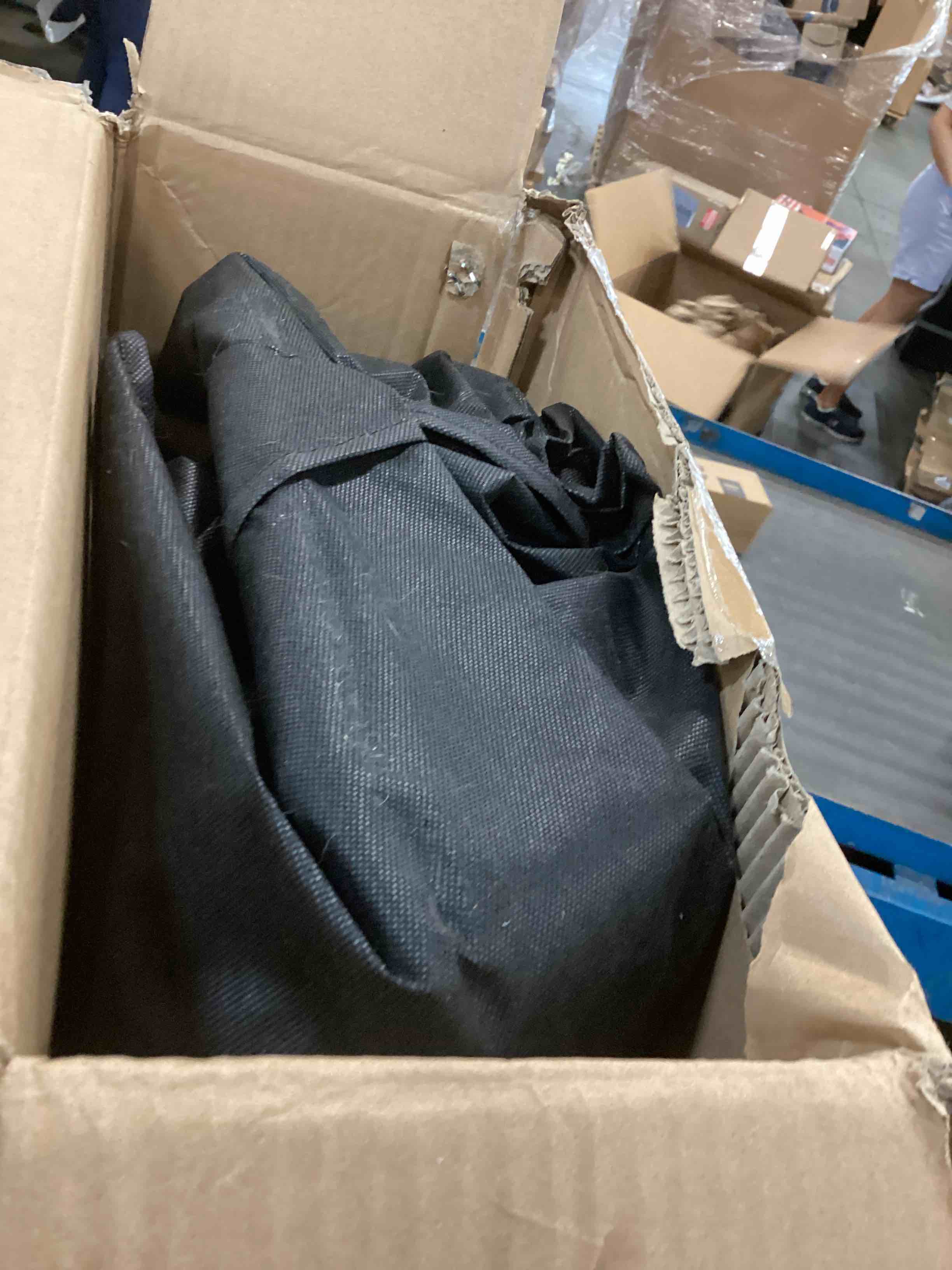 https://s3.amazonaws.com/lotting-images-prod/bidfta/RED6705752_1720527382968.jpeg