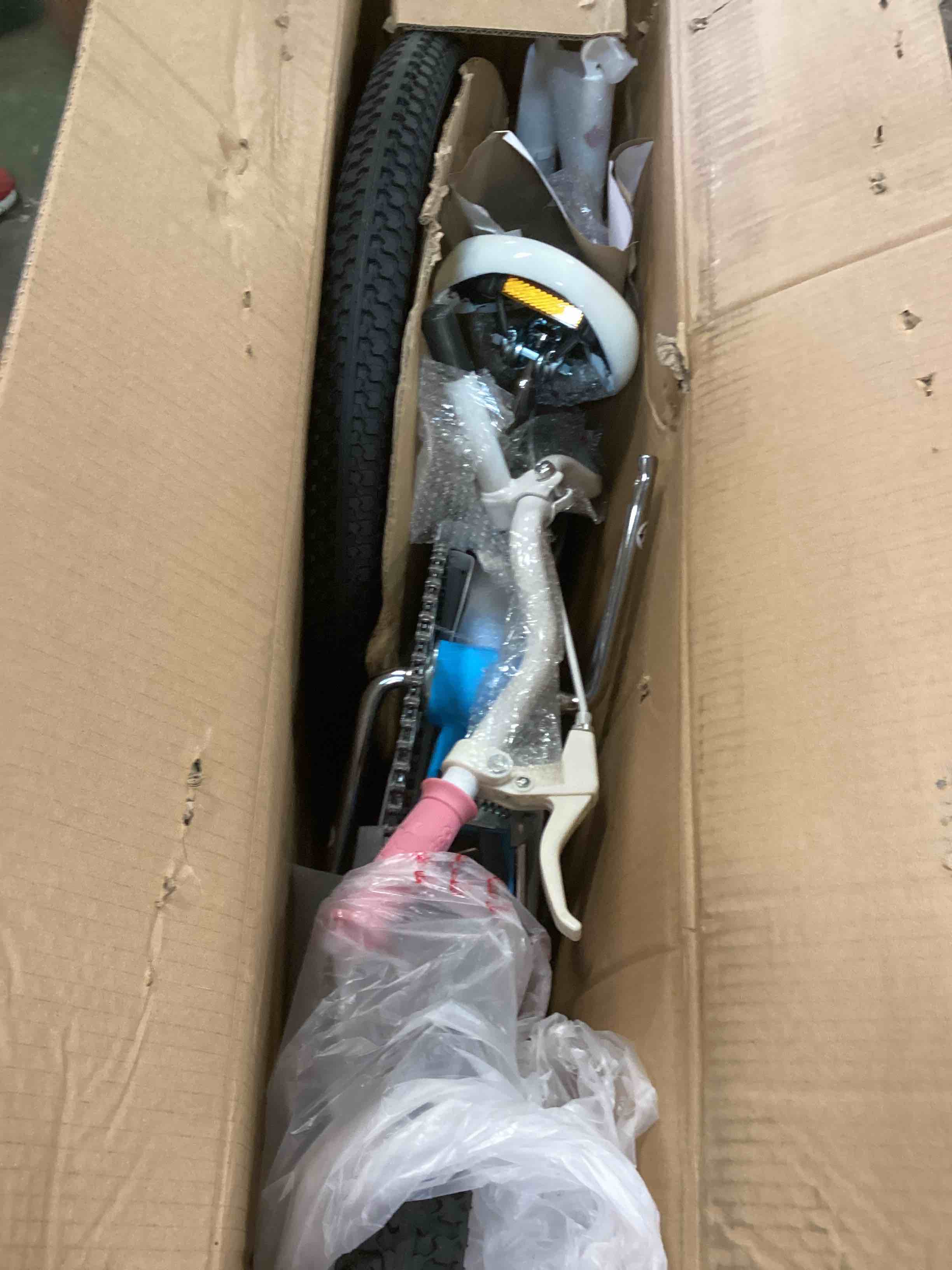 https://s3.amazonaws.com/lotting-images-prod/bidfta/RED6706131_1720554925394.jpeg