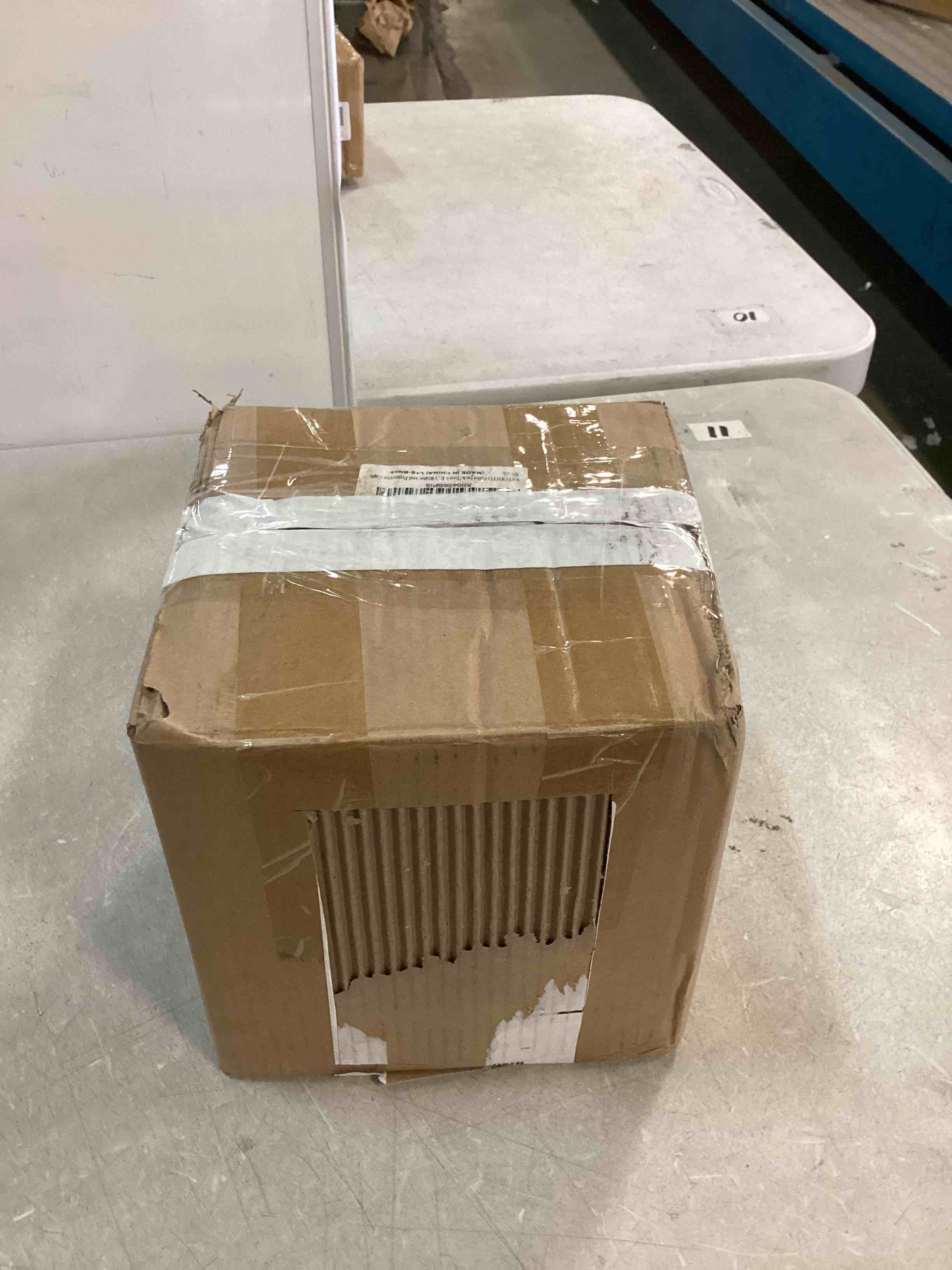 https://s3.amazonaws.com/lotting-images-prod/bidfta/RED6706711_1720726756368.jpeg