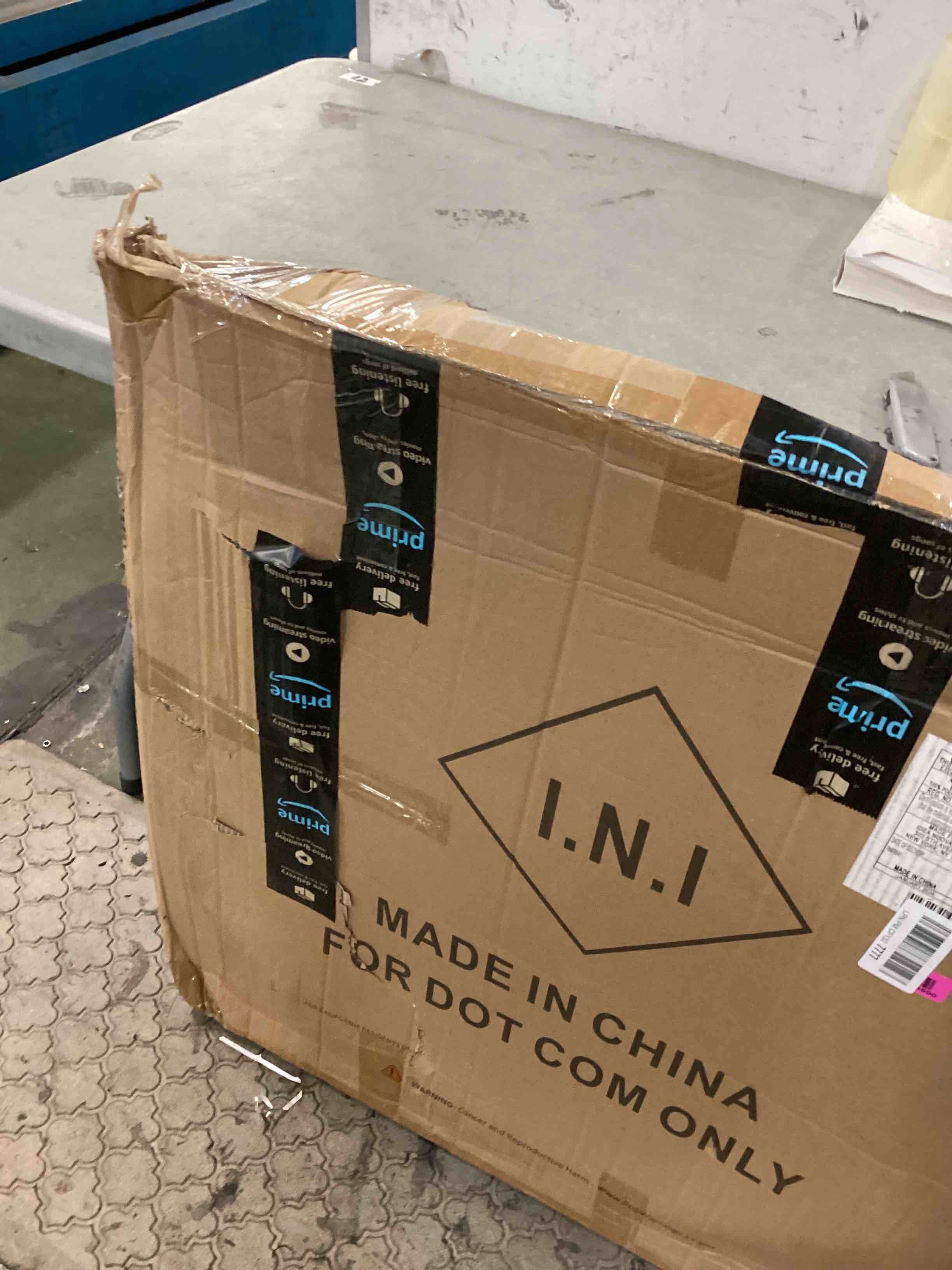 https://s3.amazonaws.com/lotting-images-prod/bidfta/RED6706727_1720786894288.jpeg