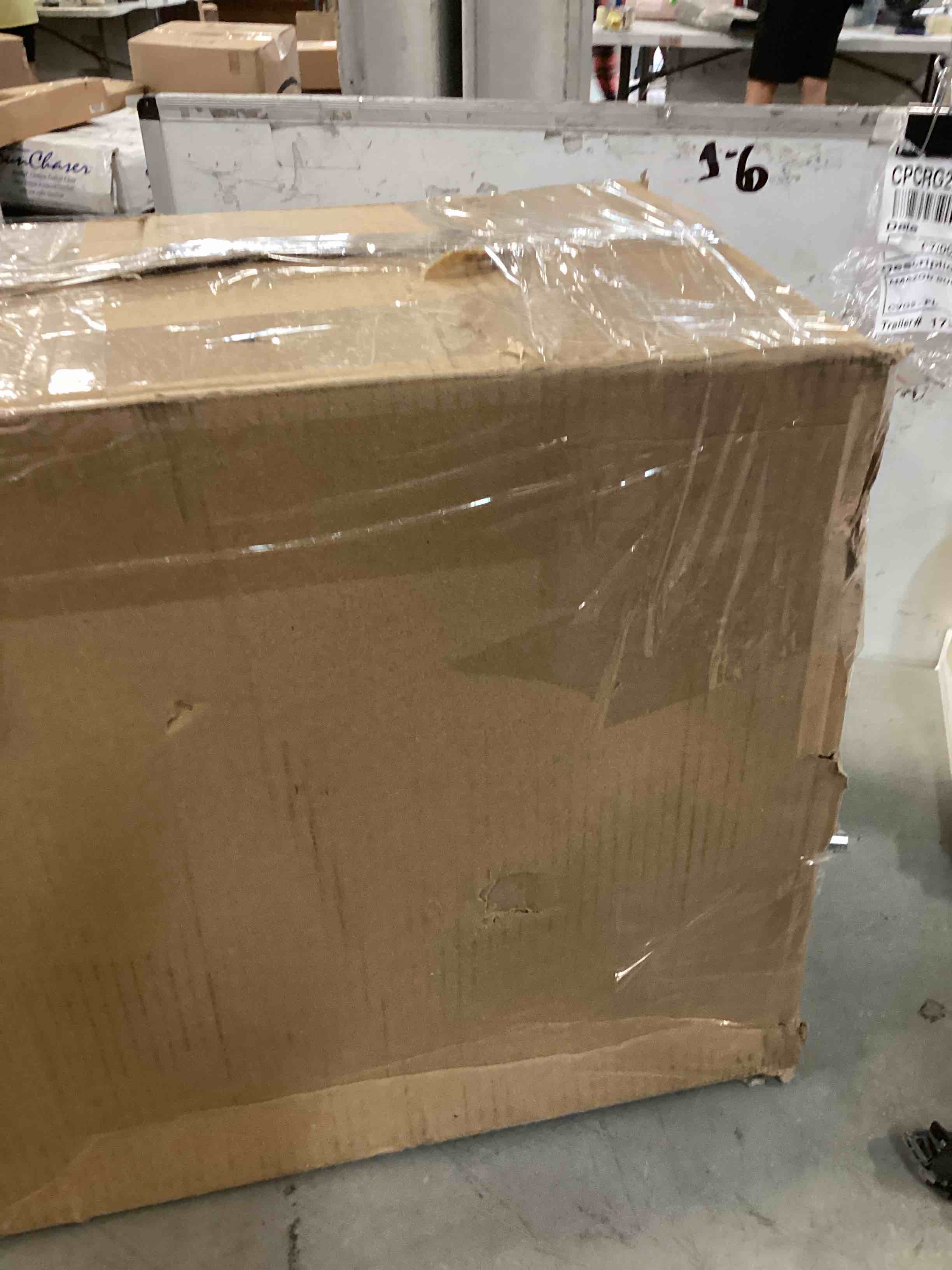 https://s3.amazonaws.com/lotting-images-prod/bidfta/RED6706810_1720798509350.jpeg