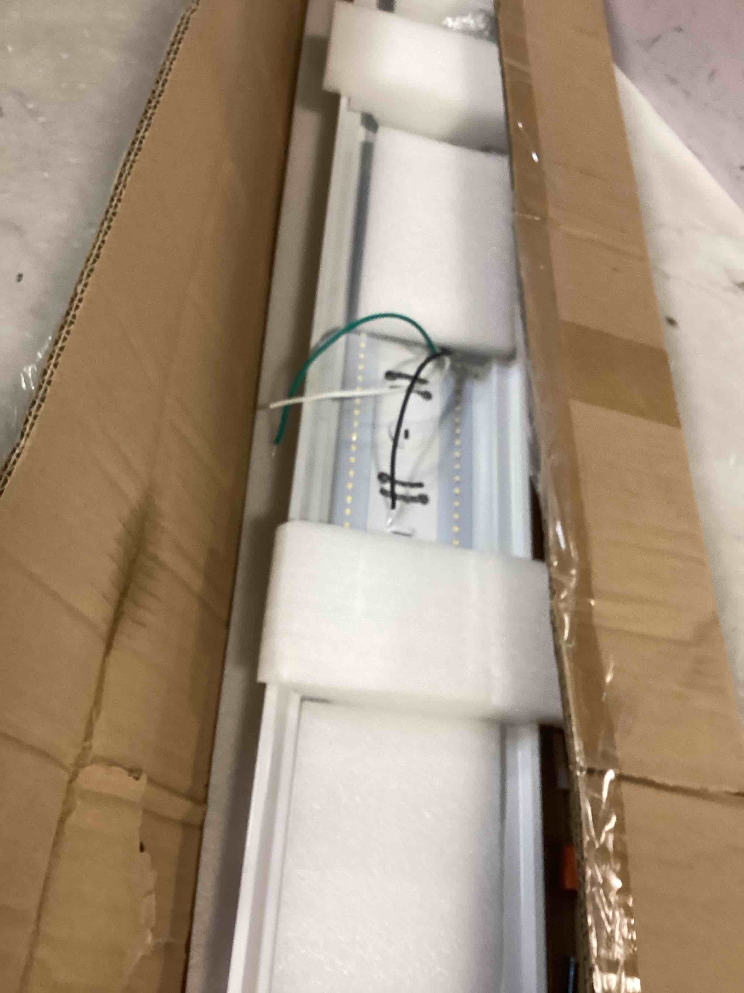 https://s3.amazonaws.com/lotting-images-prod/bidfta/RED6707068_1720812016482.jpeg