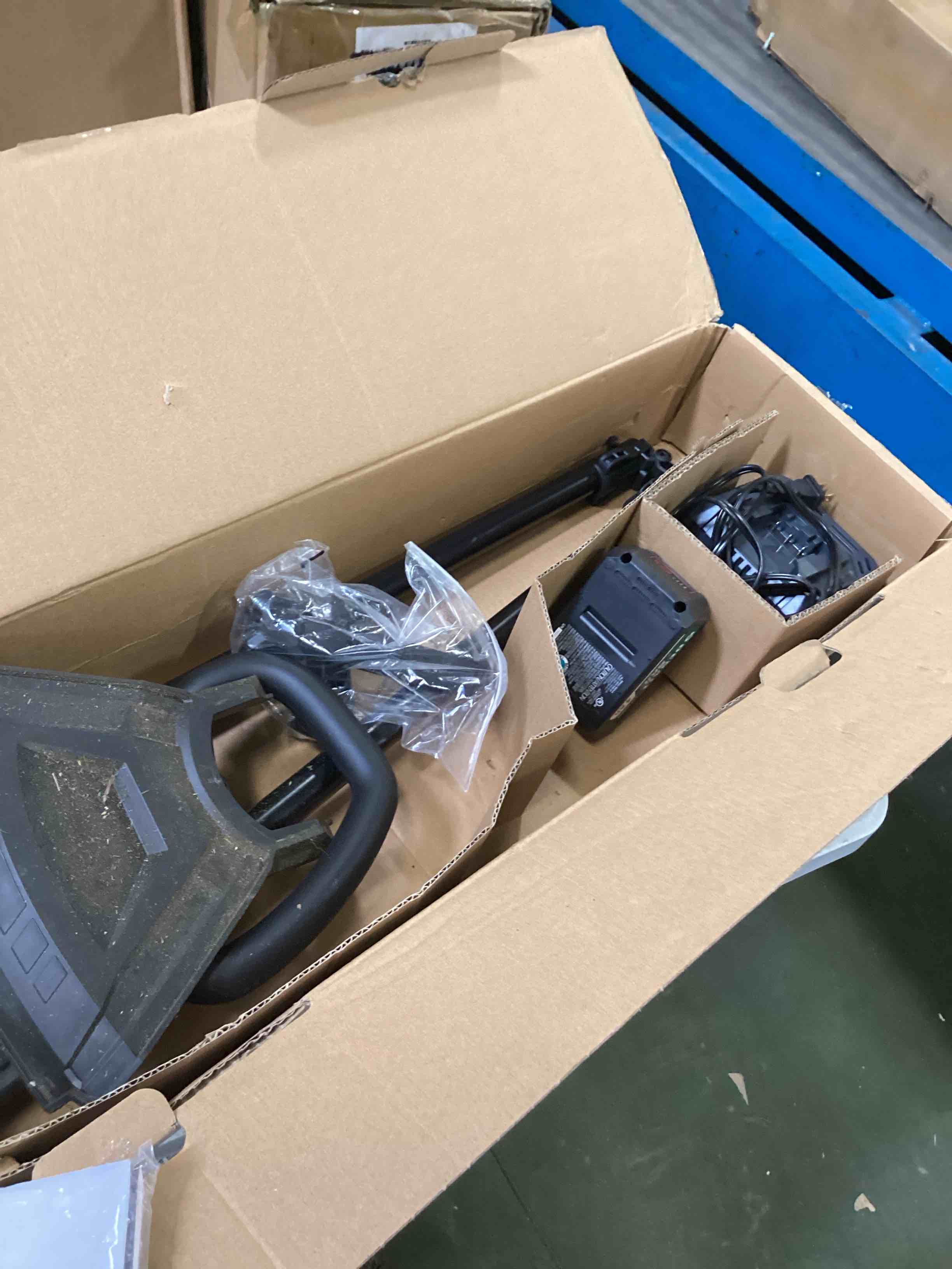 https://s3.amazonaws.com/lotting-images-prod/bidfta/RED6707383_1721150789587.jpeg