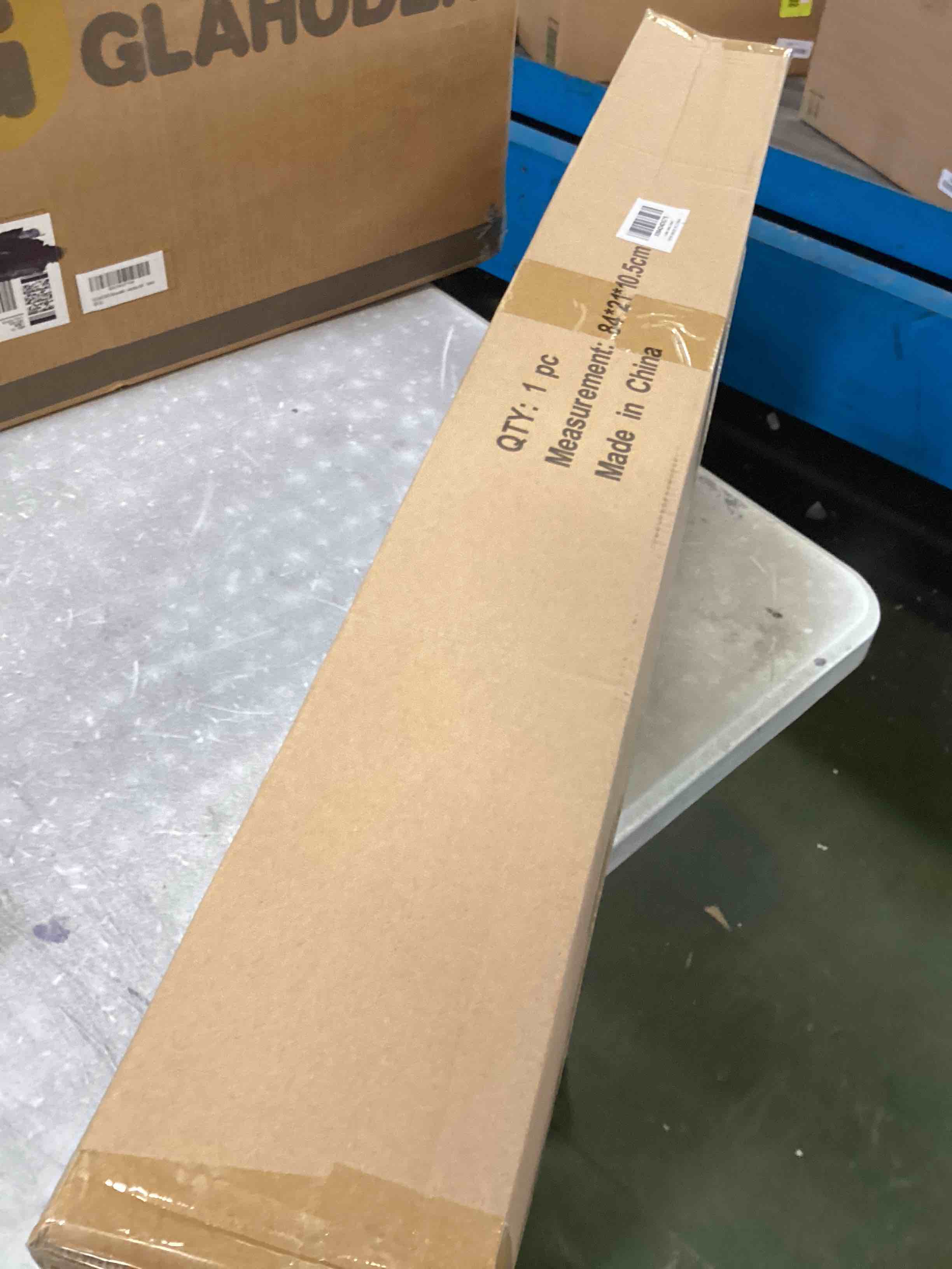 https://s3.amazonaws.com/lotting-images-prod/bidfta/RED6707424_1721154781327.jpeg