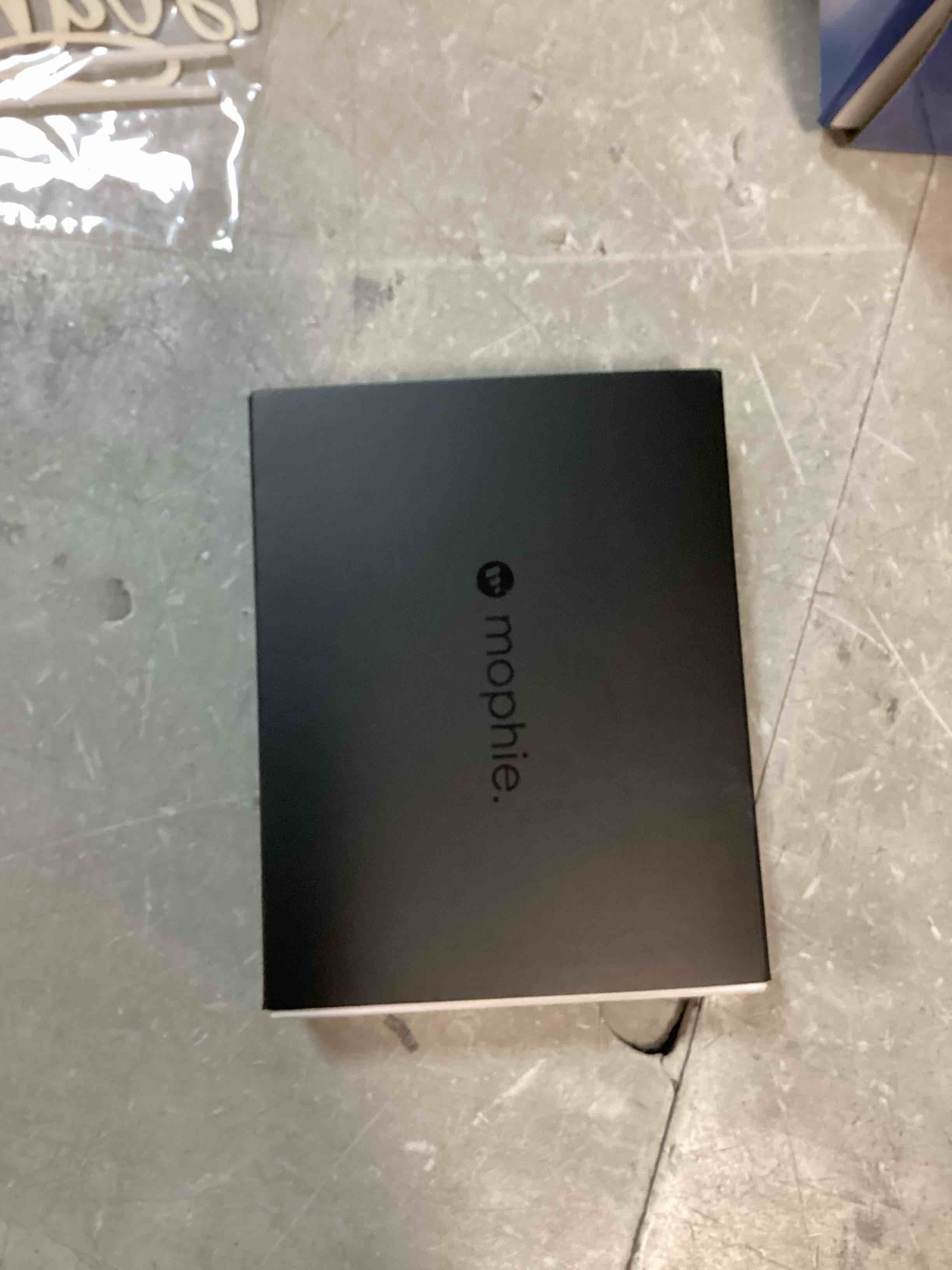 https://s3.amazonaws.com/lotting-images-prod/bidfta/RED6707931_1721244525501.jpeg