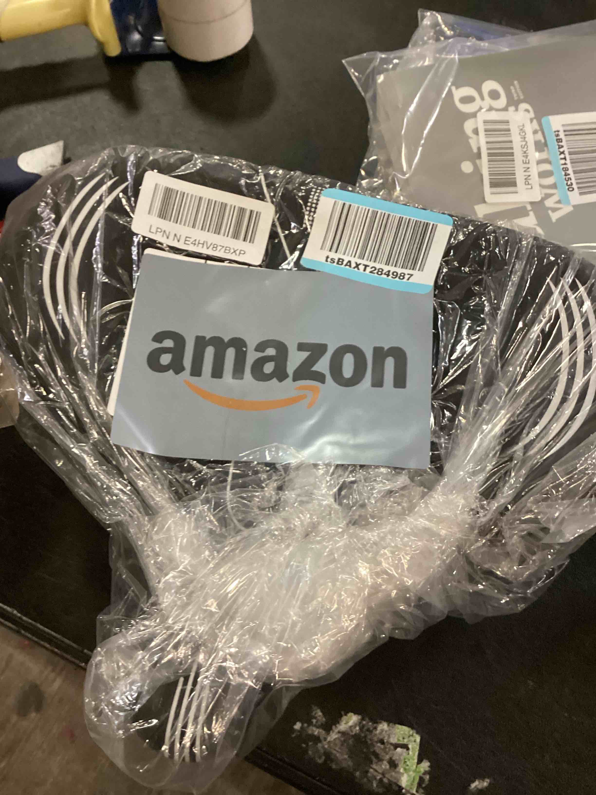 https://s3.amazonaws.com/lotting-images-prod/bidfta/RED6708282_1721307045358.jpeg