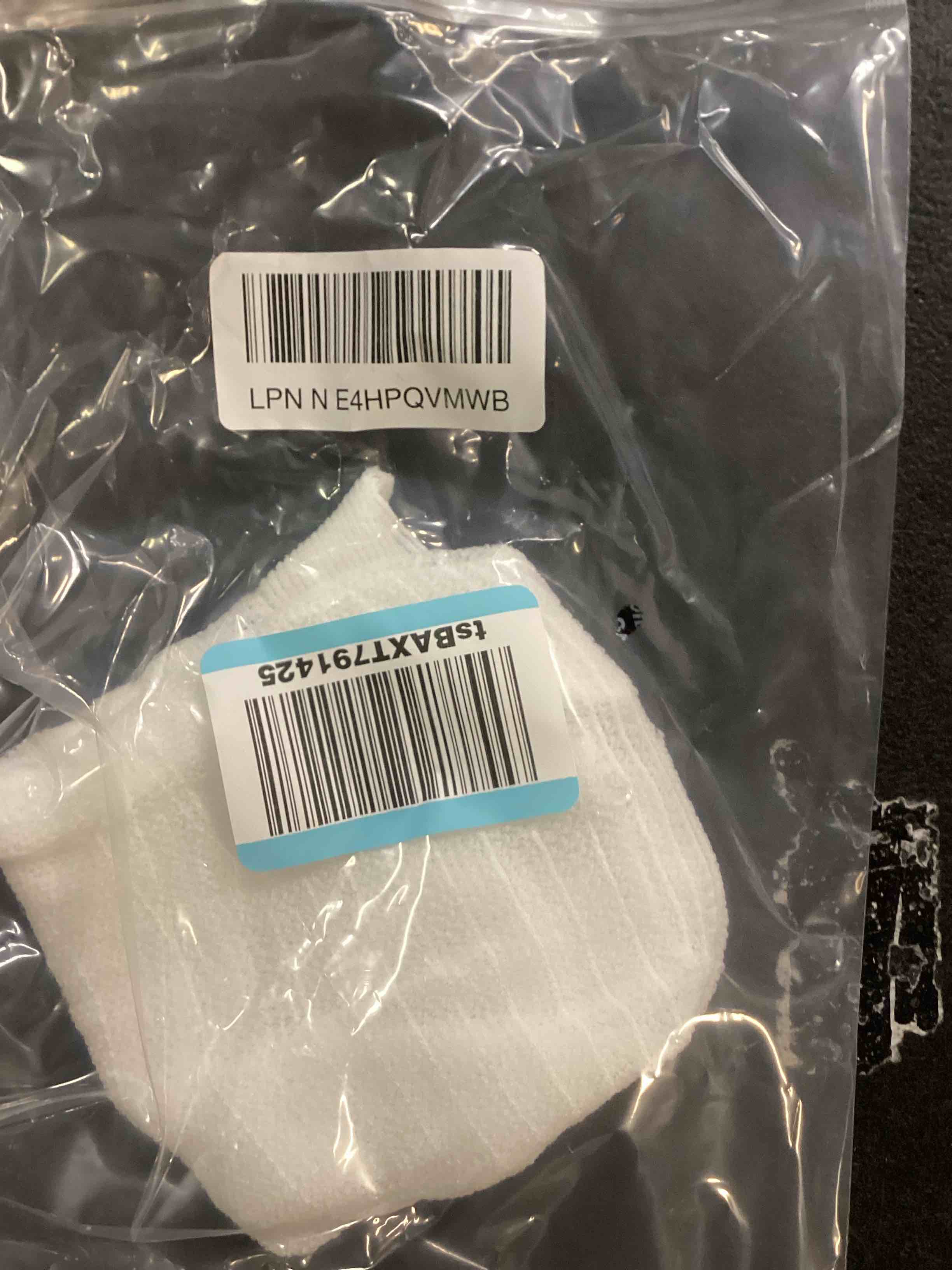 https://s3.amazonaws.com/lotting-images-prod/bidfta/RED6708287_1721307297063.jpeg