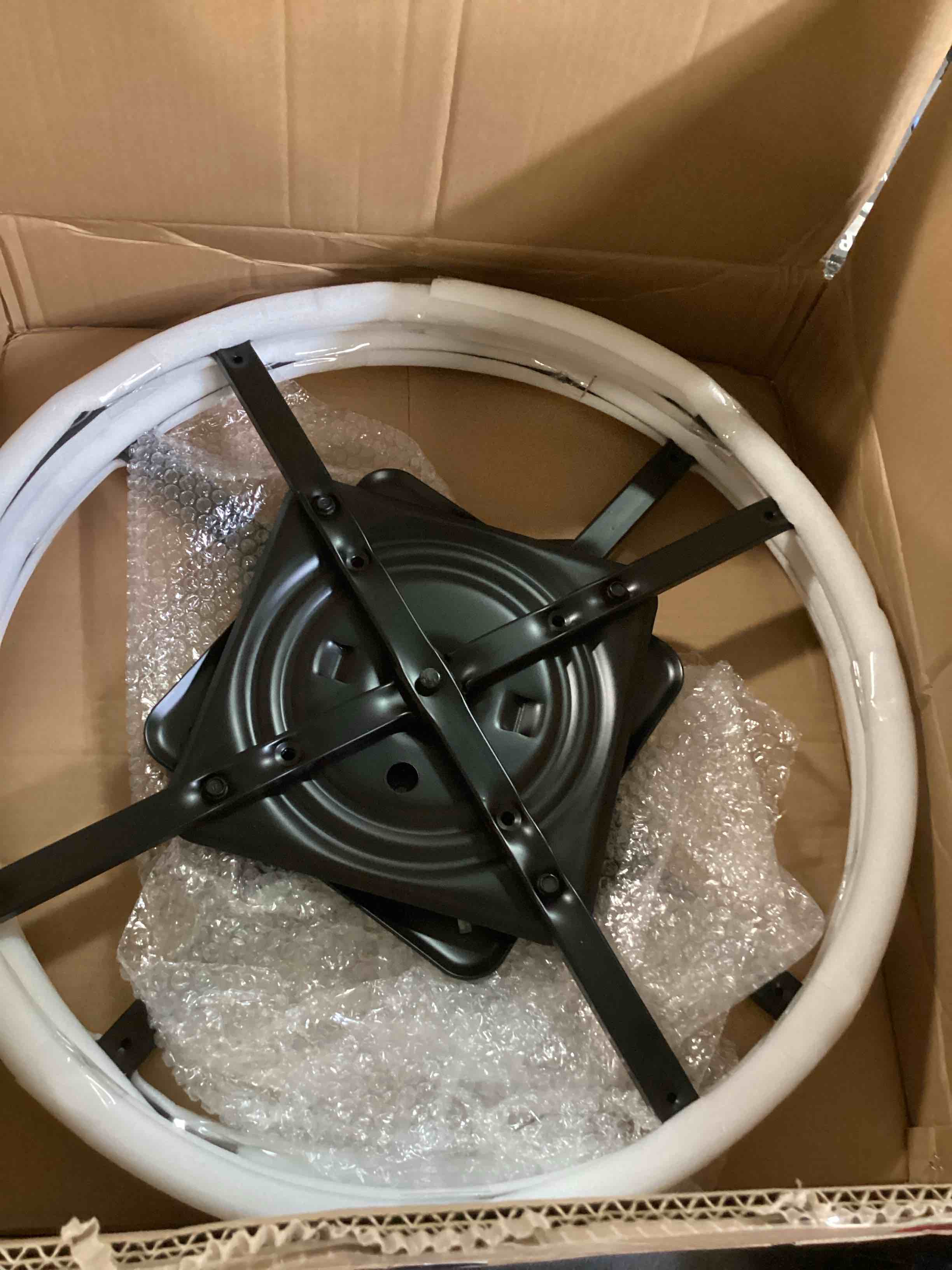 https://s3.amazonaws.com/lotting-images-prod/bidfta/RED6708359_1721315102813.jpeg
