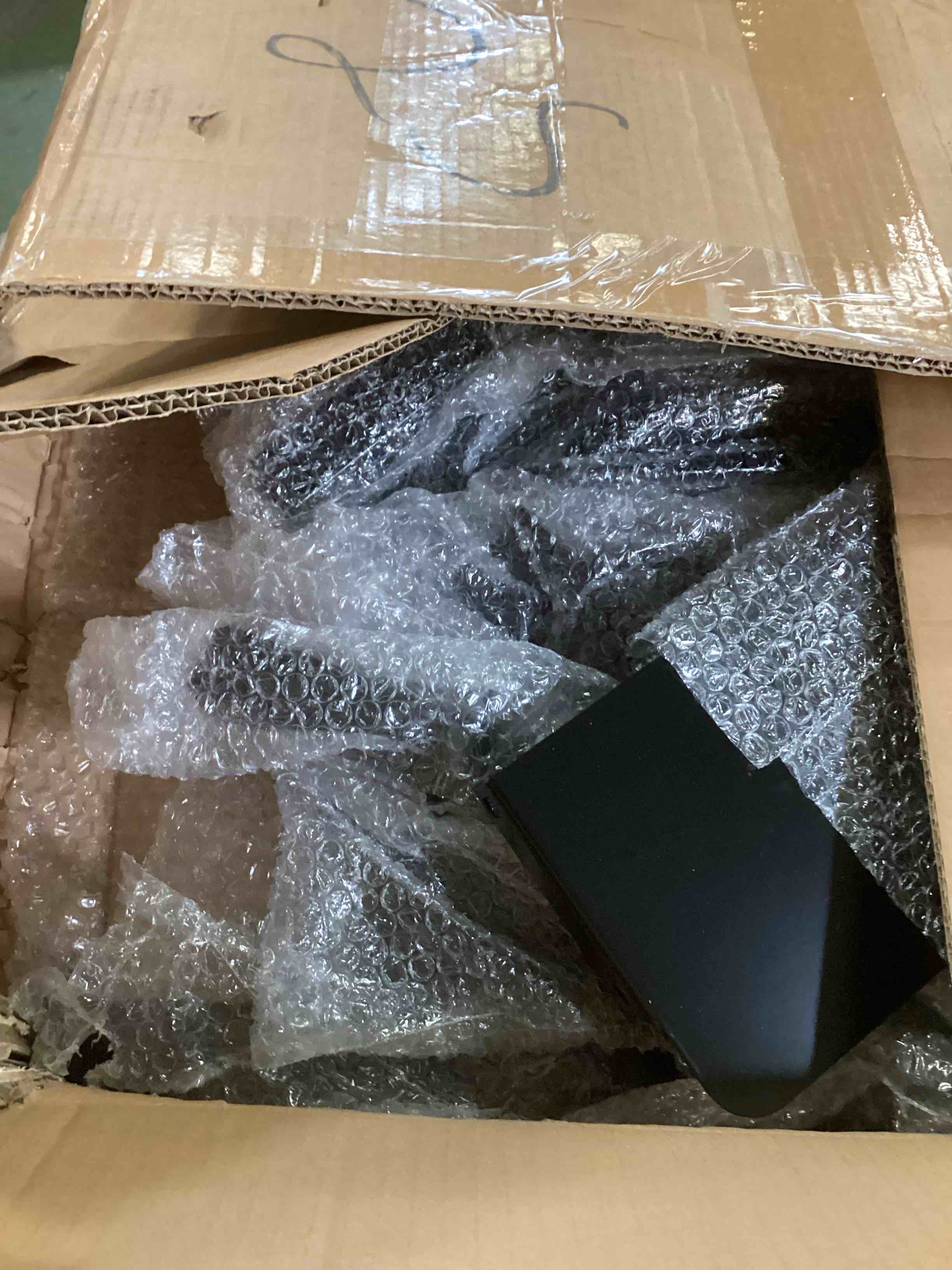 https://s3.amazonaws.com/lotting-images-prod/bidfta/RED6708382_1721317091441.jpeg