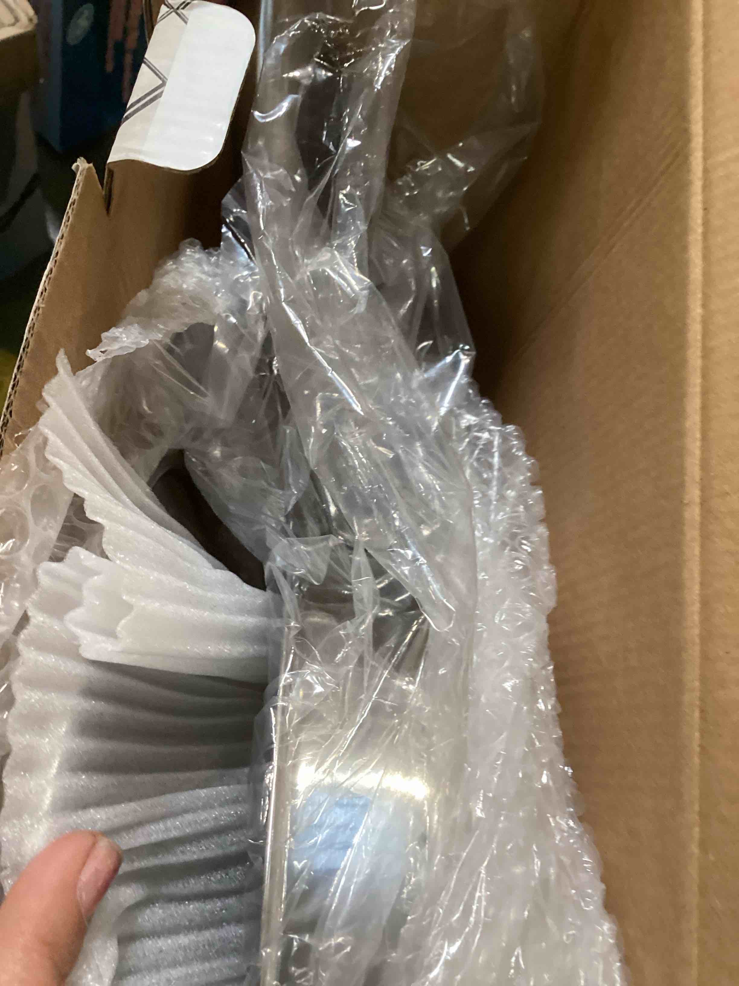 https://s3.amazonaws.com/lotting-images-prod/bidfta/RED6708464_1719948198084.jpeg