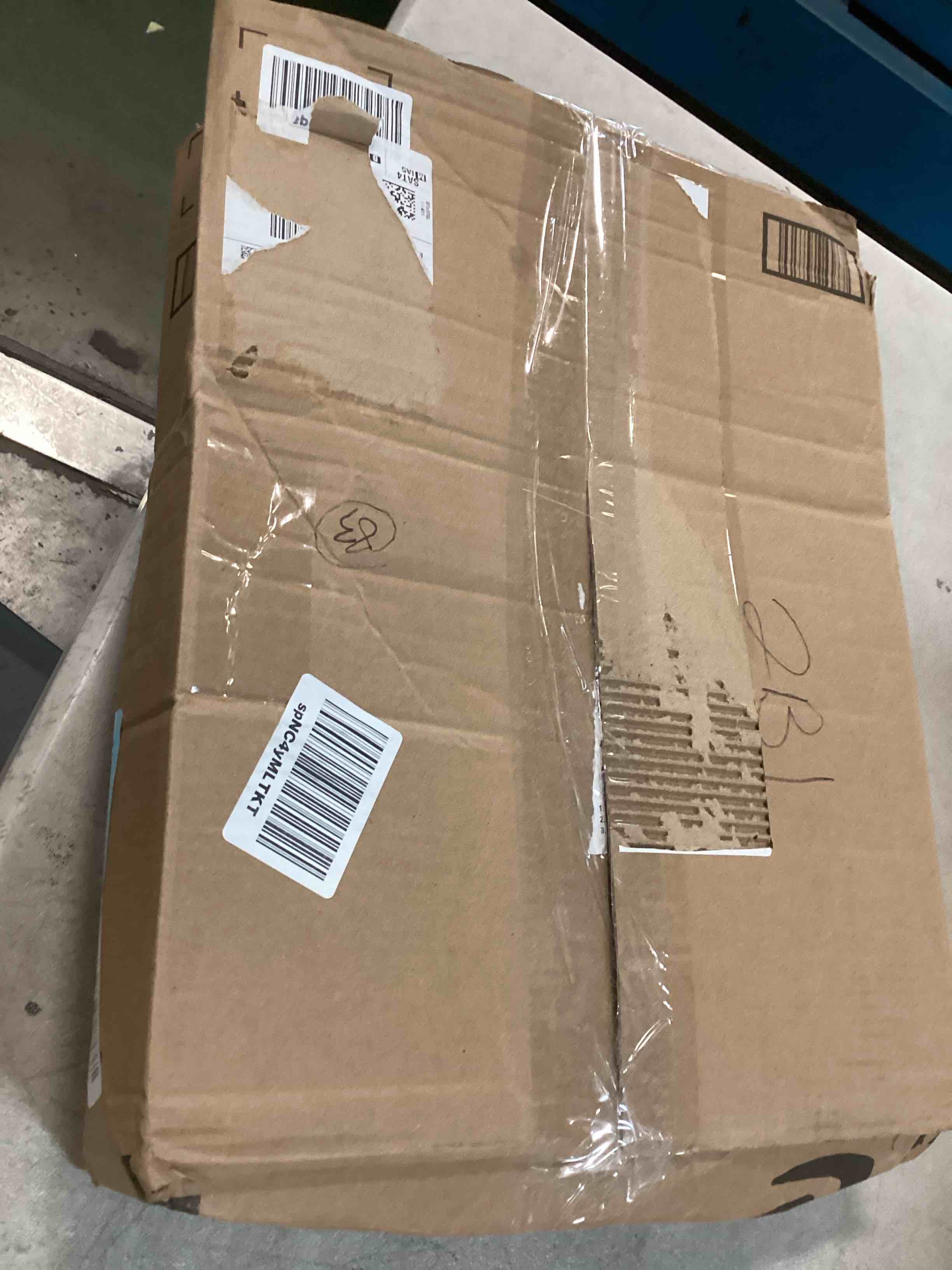 https://s3.amazonaws.com/lotting-images-prod/bidfta/RED6708817_1720450114589.jpeg