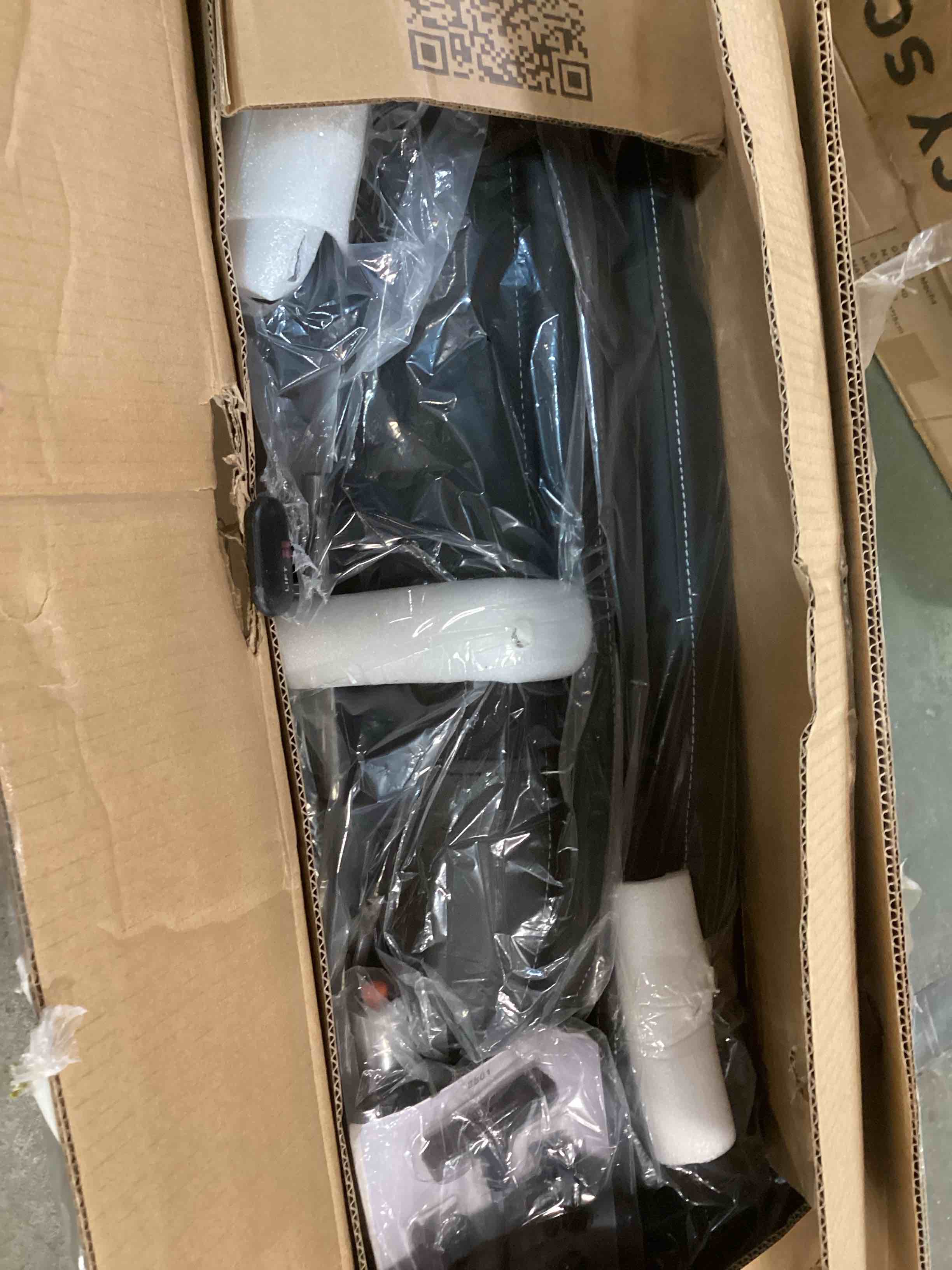 https://s3.amazonaws.com/lotting-images-prod/bidfta/RED6708911_1720461824291.jpeg