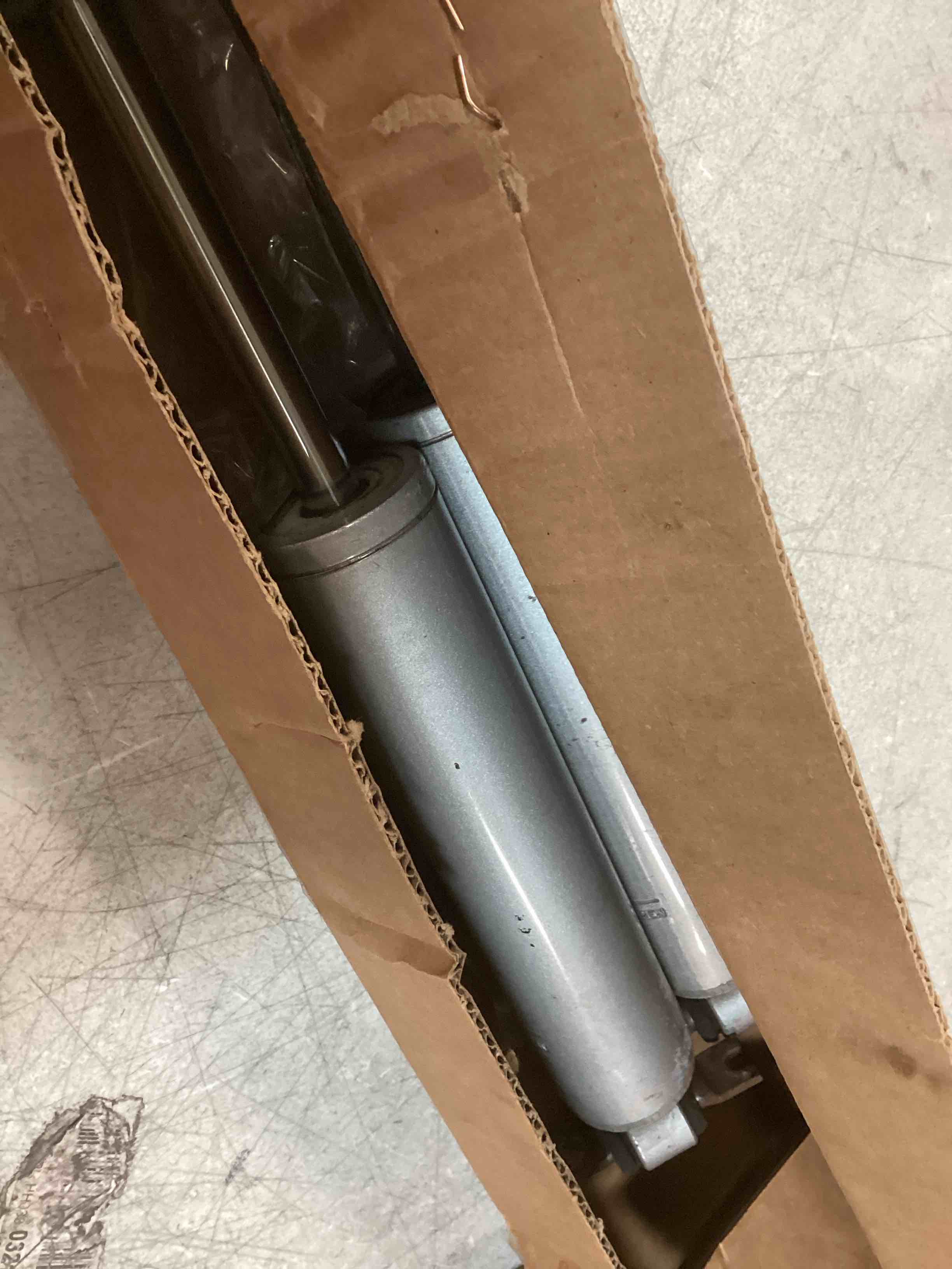 https://s3.amazonaws.com/lotting-images-prod/bidfta/RED6709420_1720619365928.jpeg