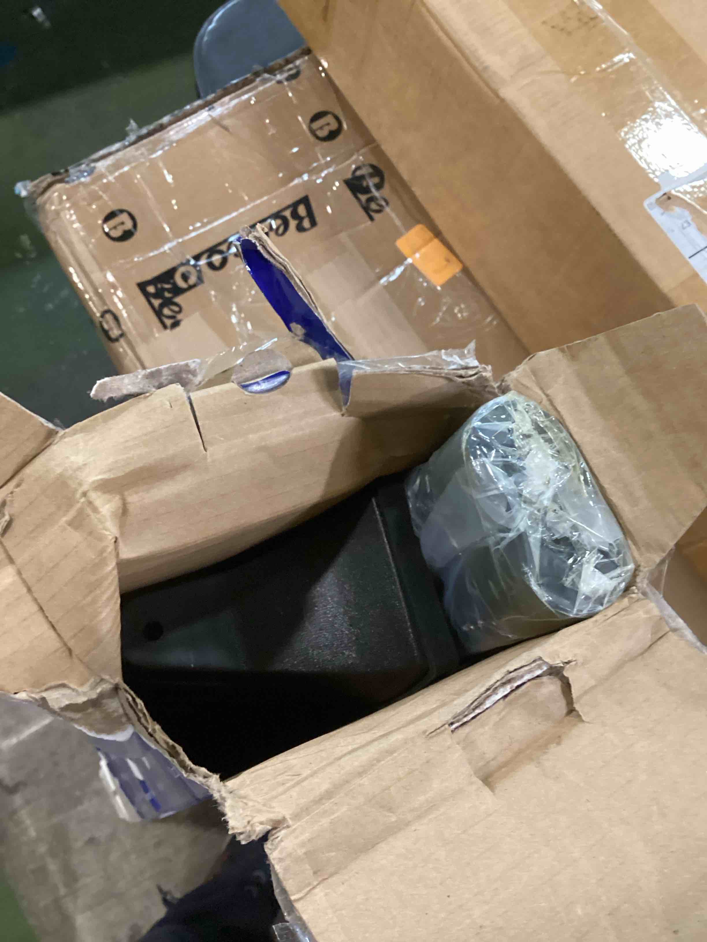 https://s3.amazonaws.com/lotting-images-prod/bidfta/RED6710482_1721055288841.jpeg