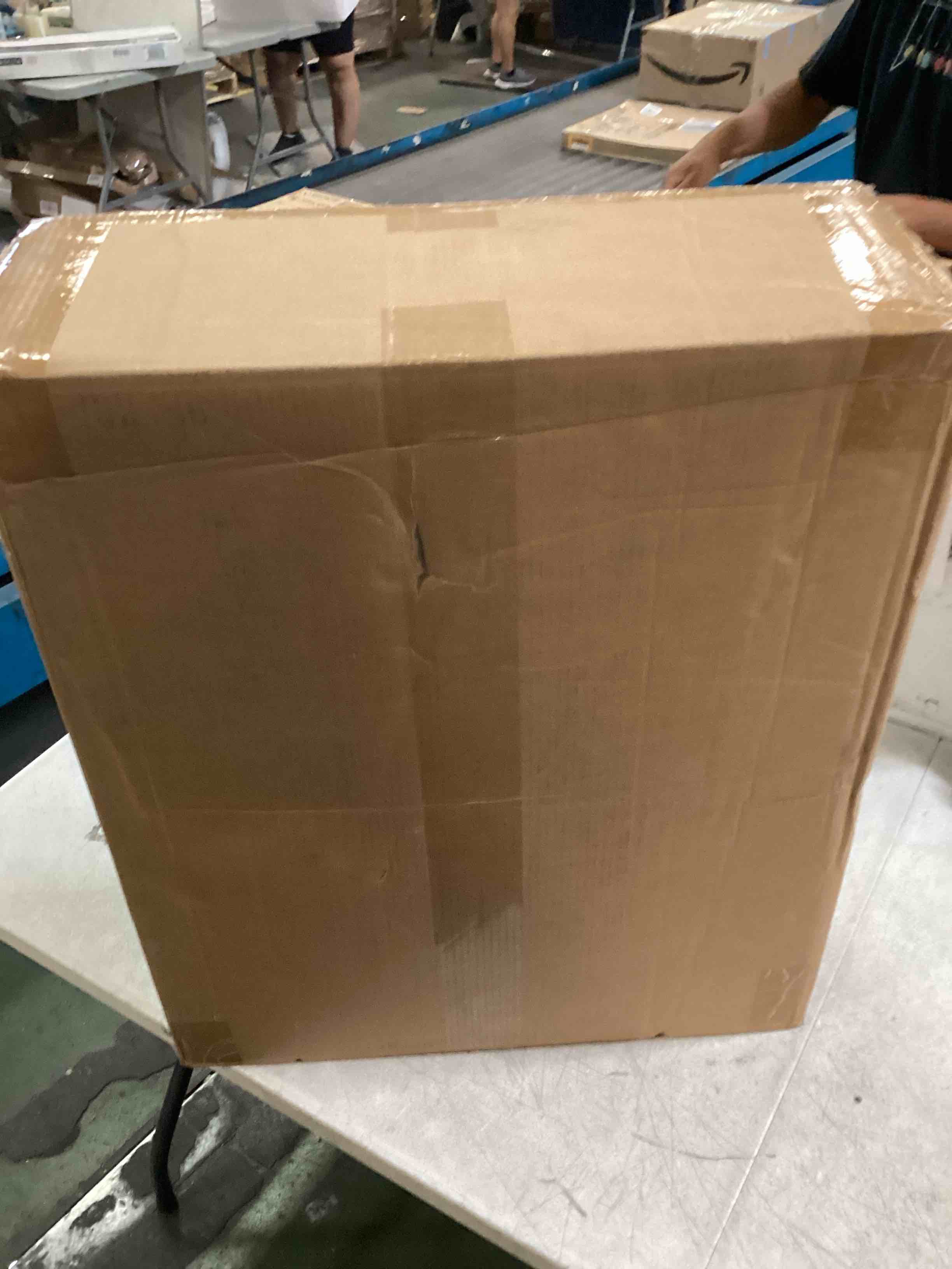 https://s3.amazonaws.com/lotting-images-prod/bidfta/RED6710704_1721144401836.jpeg