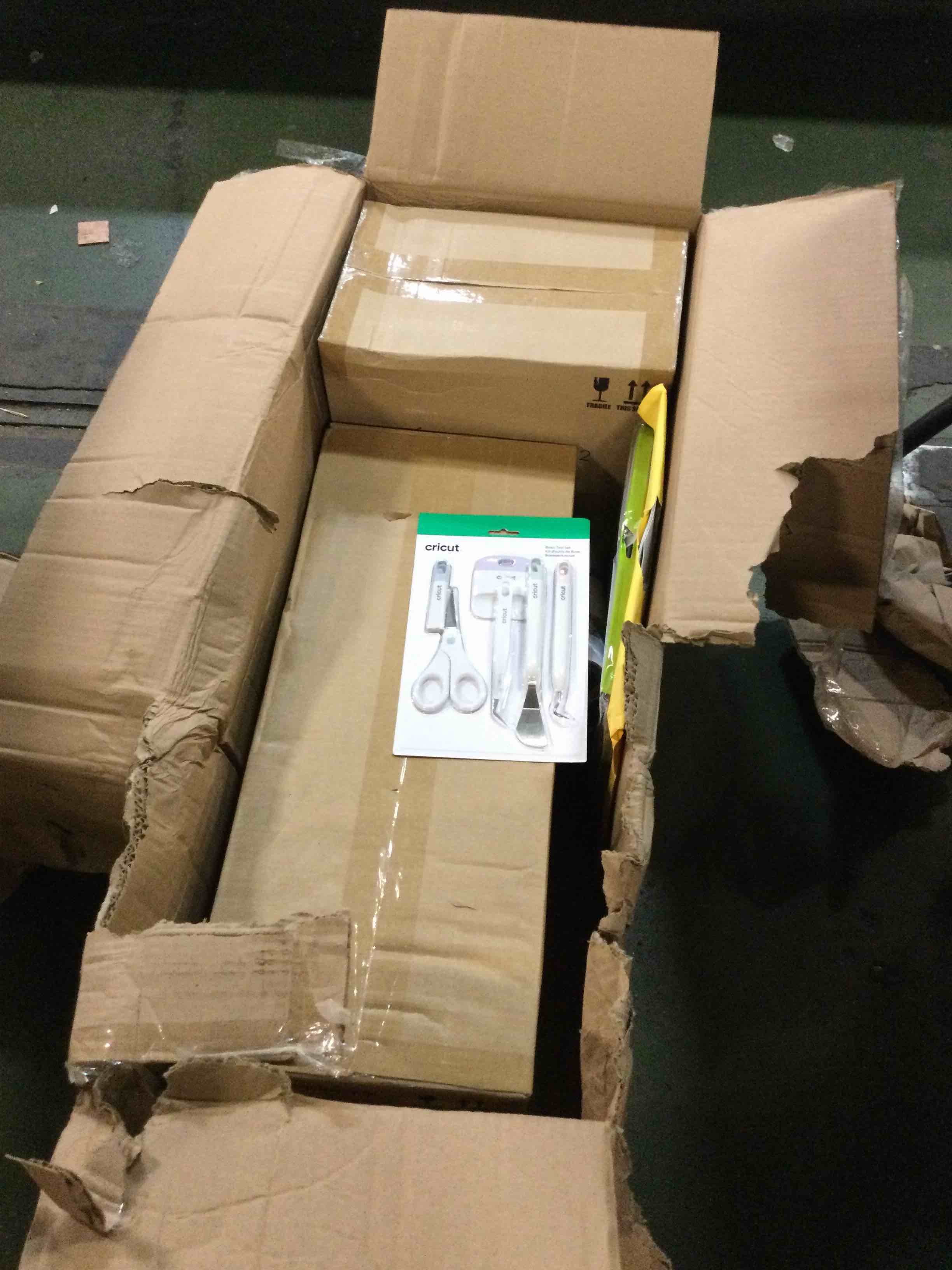 https://s3.amazonaws.com/lotting-images-prod/bidfta/RED6710927_1721188744135.jpeg