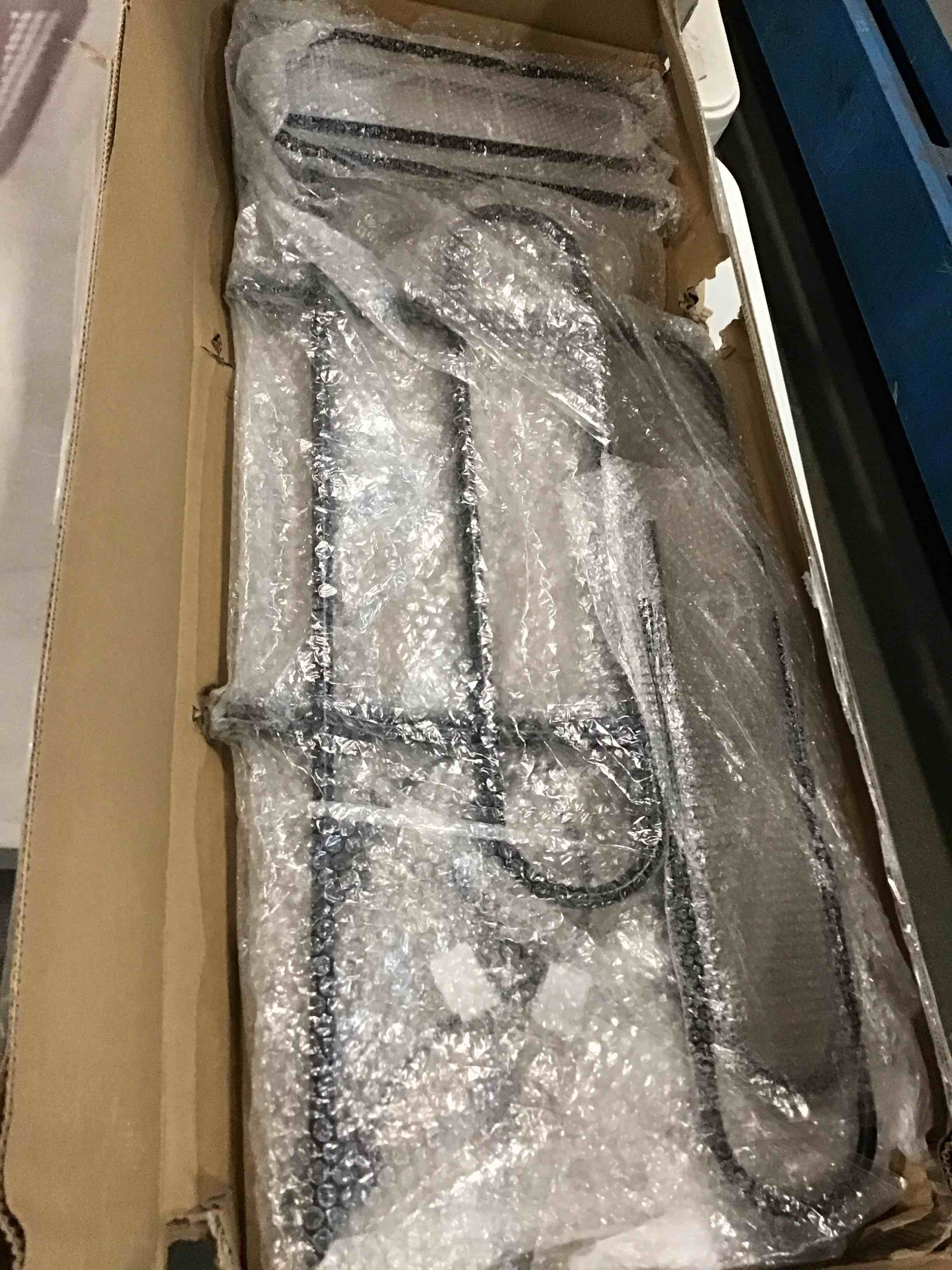 https://s3.amazonaws.com/lotting-images-prod/bidfta/RED6710967_1721256039529.jpeg