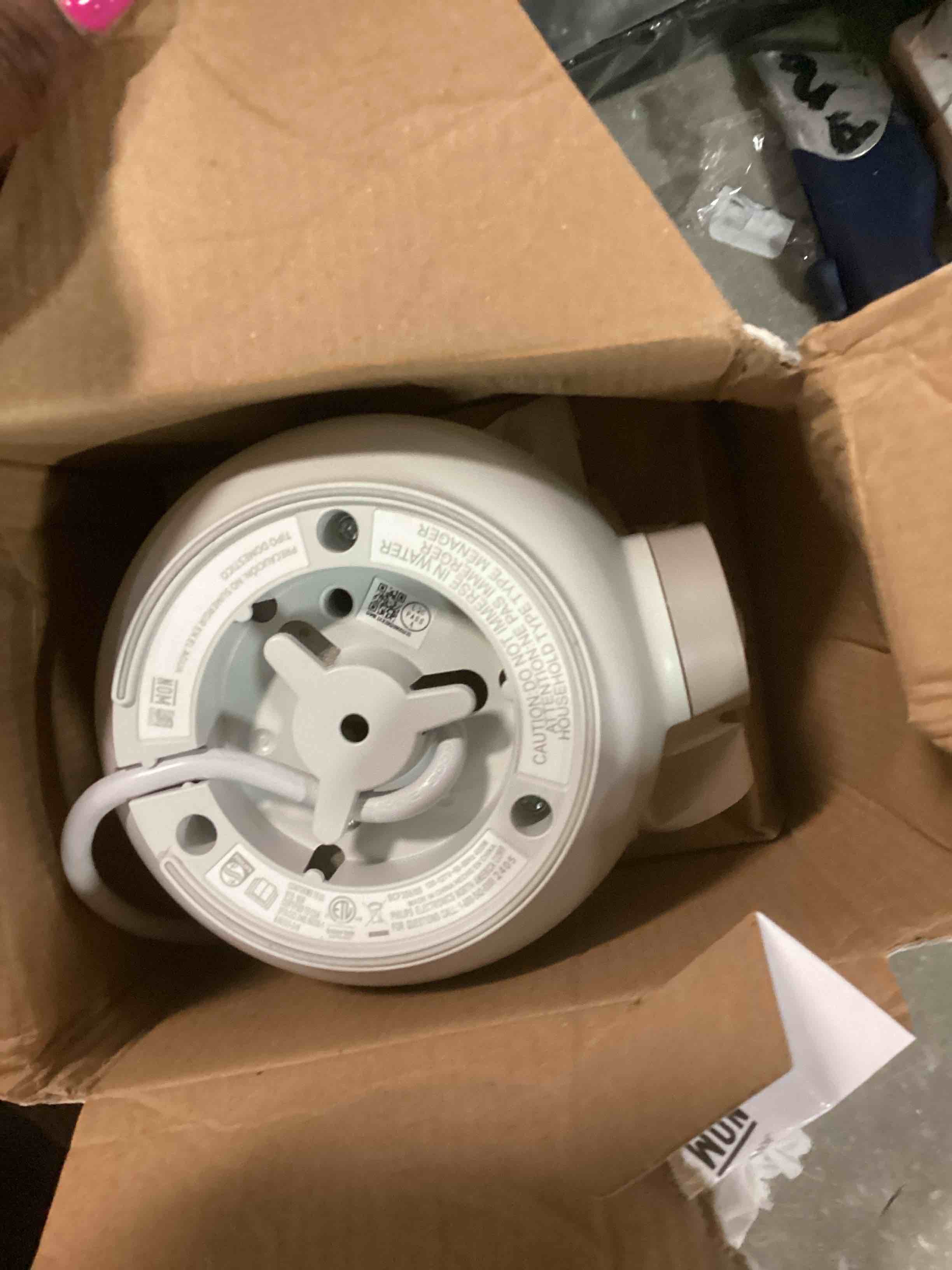 https://s3.amazonaws.com/lotting-images-prod/bidfta/RED6712099_1720803365842.jpeg
