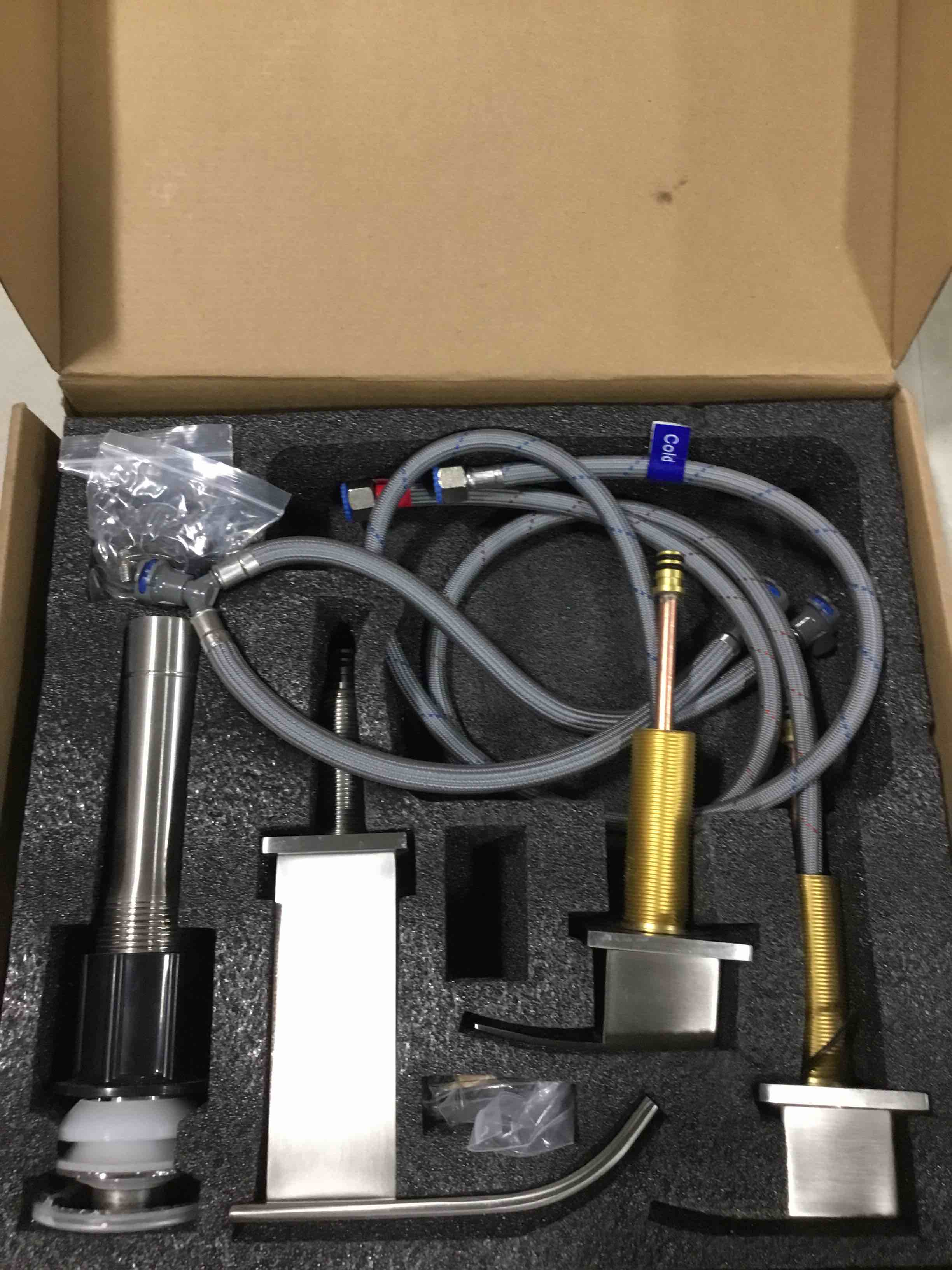 https://s3.amazonaws.com/lotting-images-prod/bidfta/RED6712402_1721132869794.jpeg