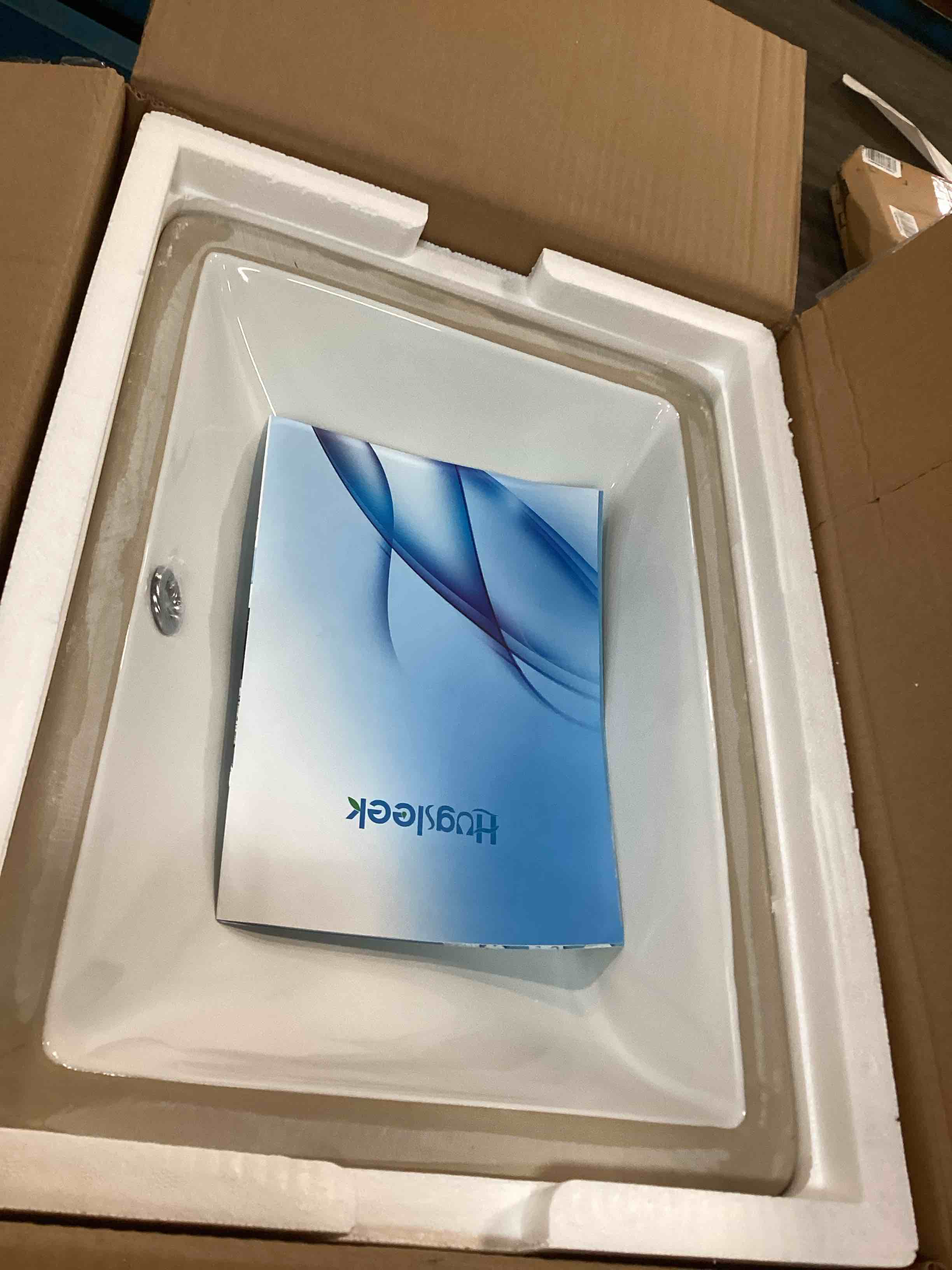https://s3.amazonaws.com/lotting-images-prod/bidfta/RED6713475_1719503263446.jpeg