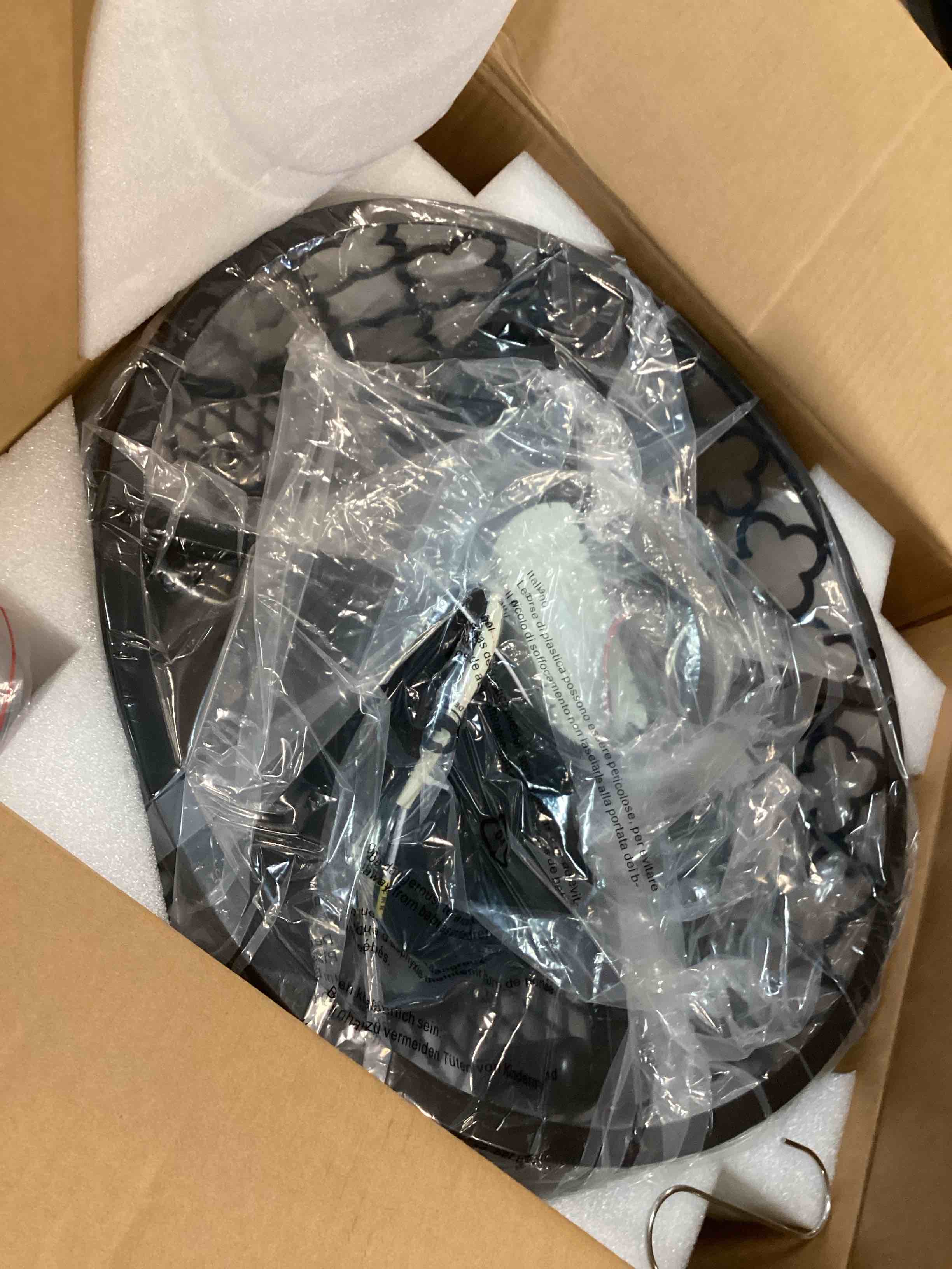 https://s3.amazonaws.com/lotting-images-prod/bidfta/RED6713675_1719582556880.jpeg