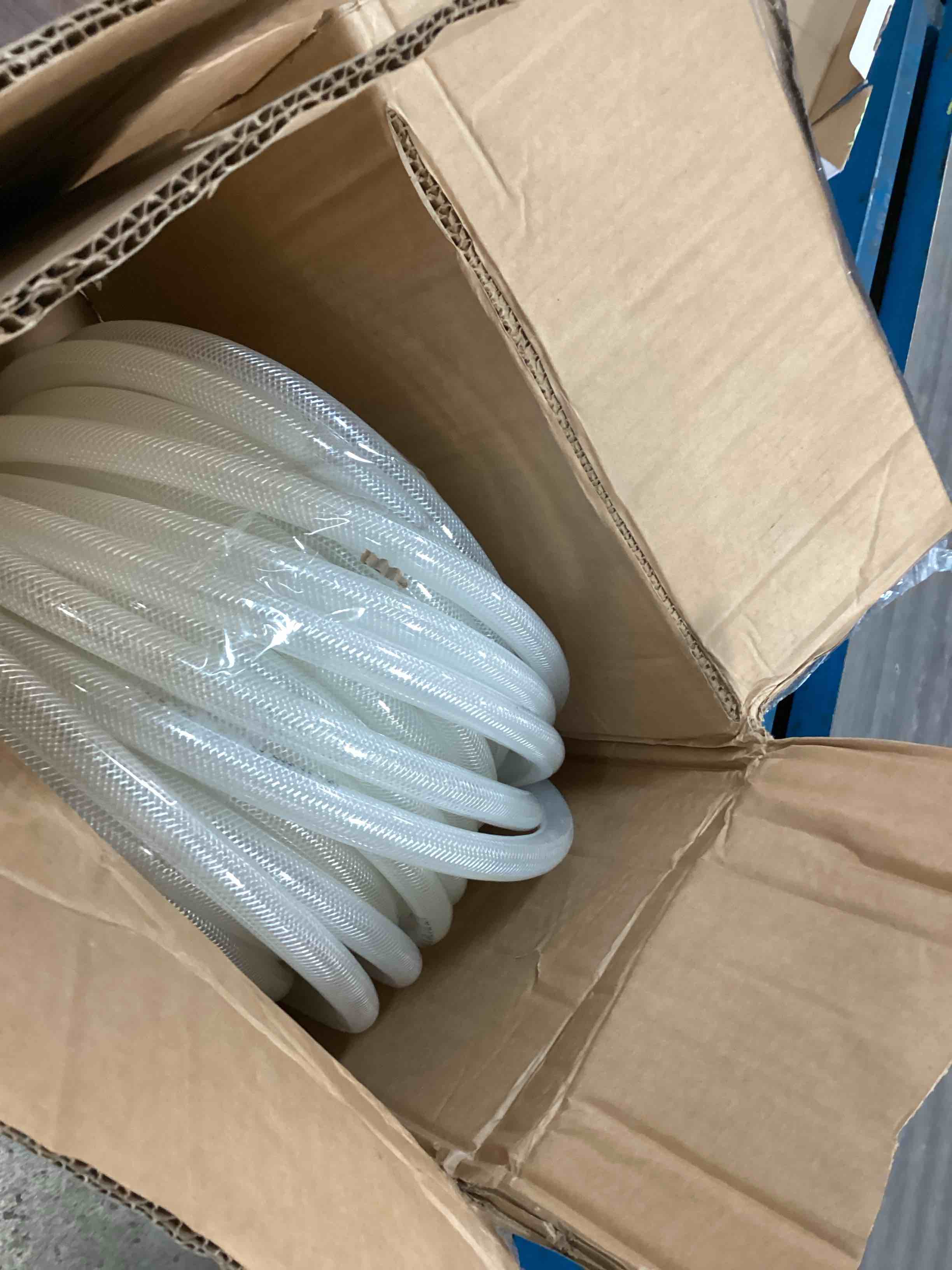https://s3.amazonaws.com/lotting-images-prod/bidfta/RED6713710_1719588866018.jpeg