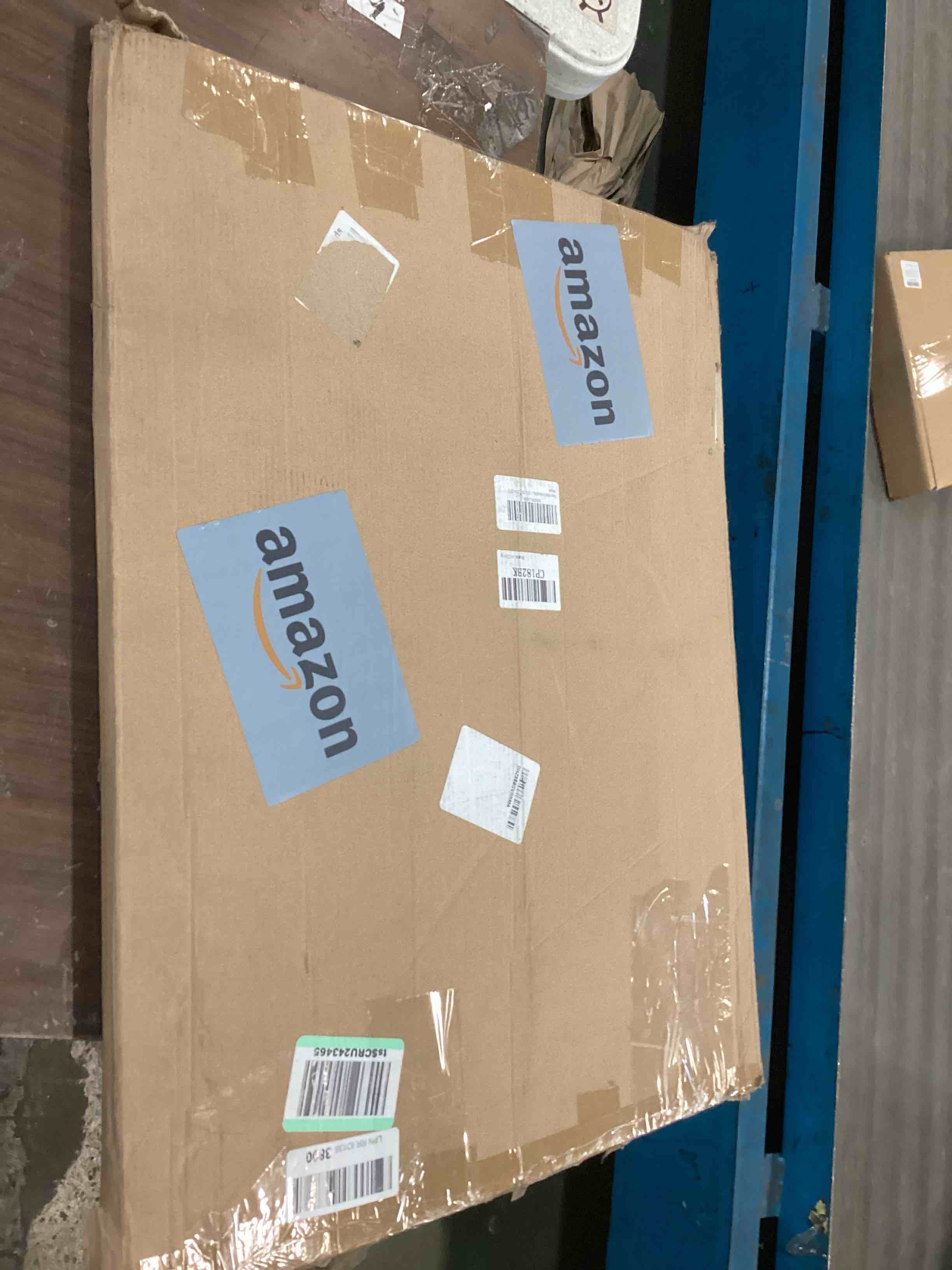 https://s3.amazonaws.com/lotting-images-prod/bidfta/RED6713734_1719591815266.jpeg