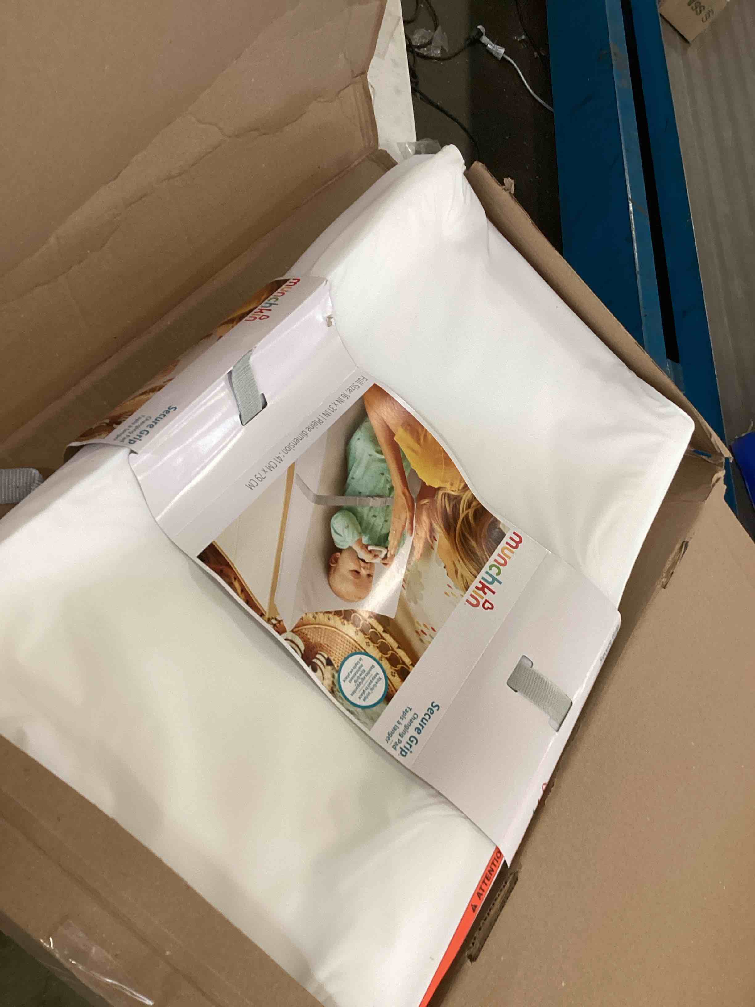 https://s3.amazonaws.com/lotting-images-prod/bidfta/RED6713922_1719841839364.jpeg