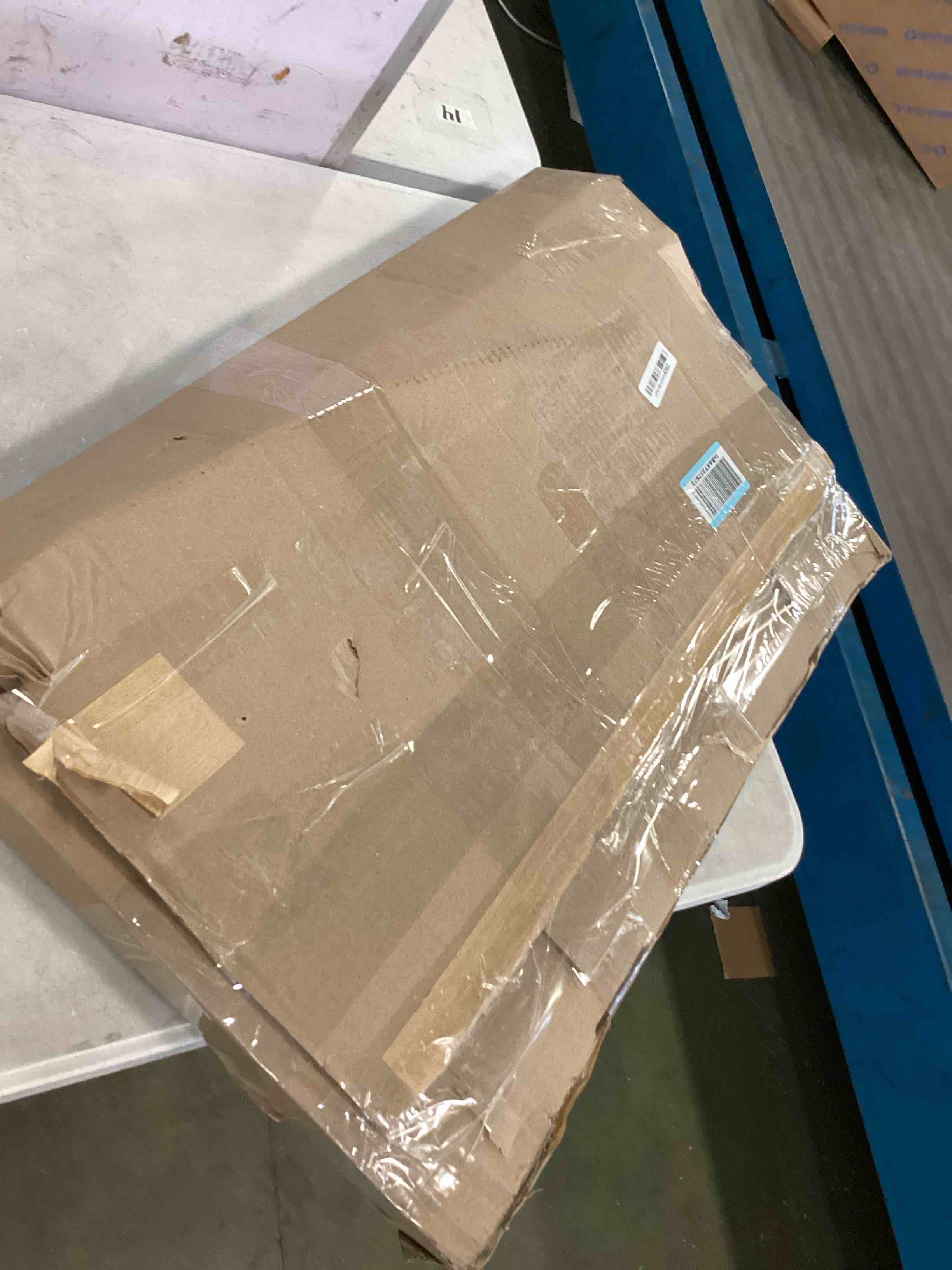 https://s3.amazonaws.com/lotting-images-prod/bidfta/RED6713922_1719841870475.jpeg