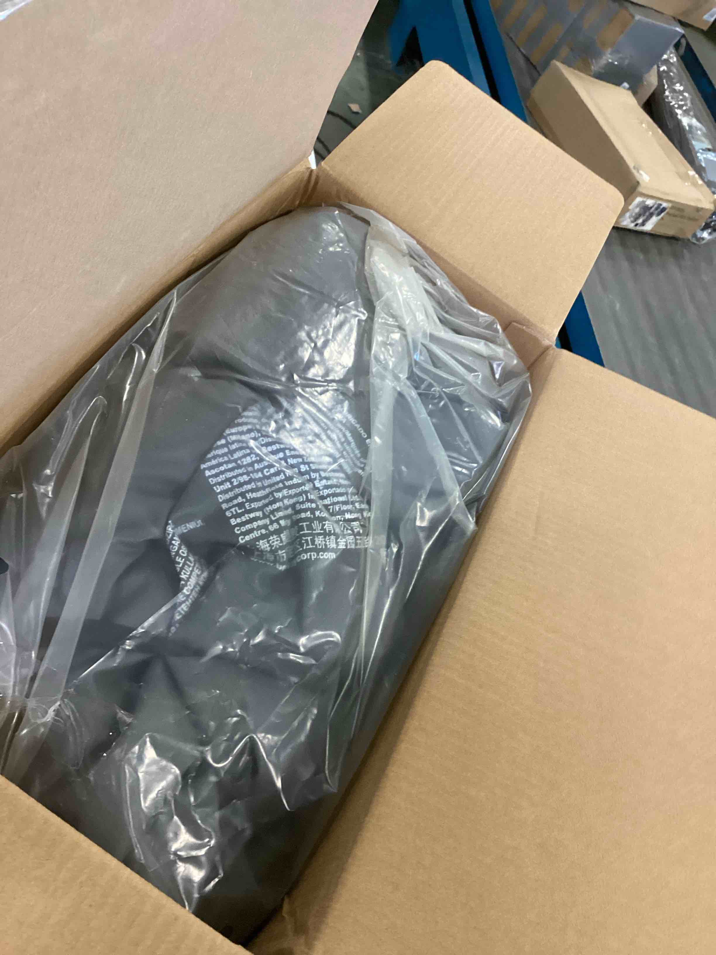 https://s3.amazonaws.com/lotting-images-prod/bidfta/RED6713962_1719847394811.jpeg