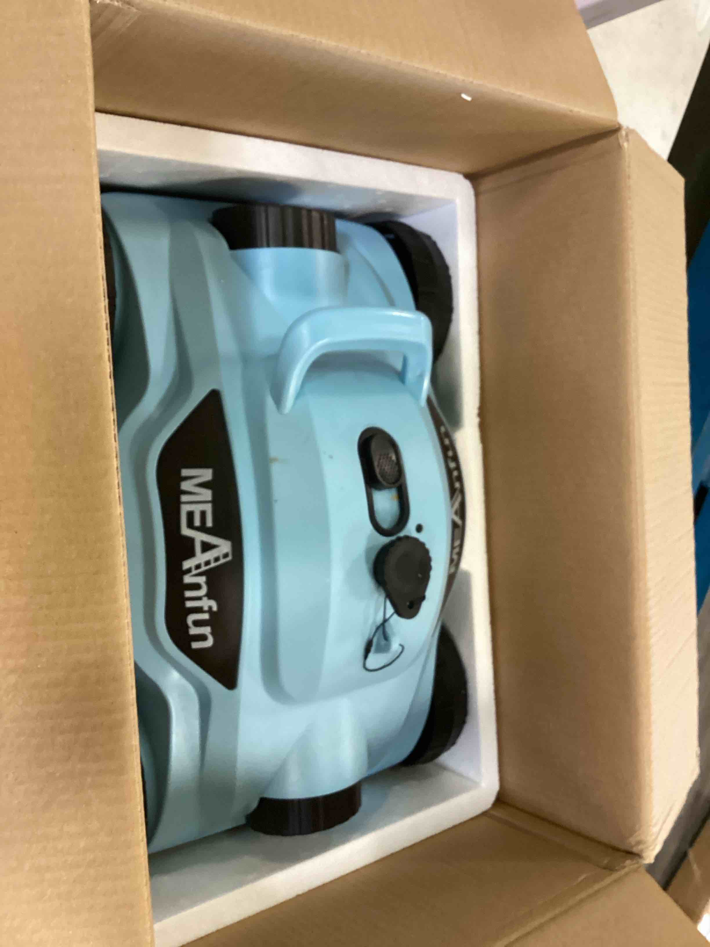 https://s3.amazonaws.com/lotting-images-prod/bidfta/RED6714040_1719858289451.jpeg