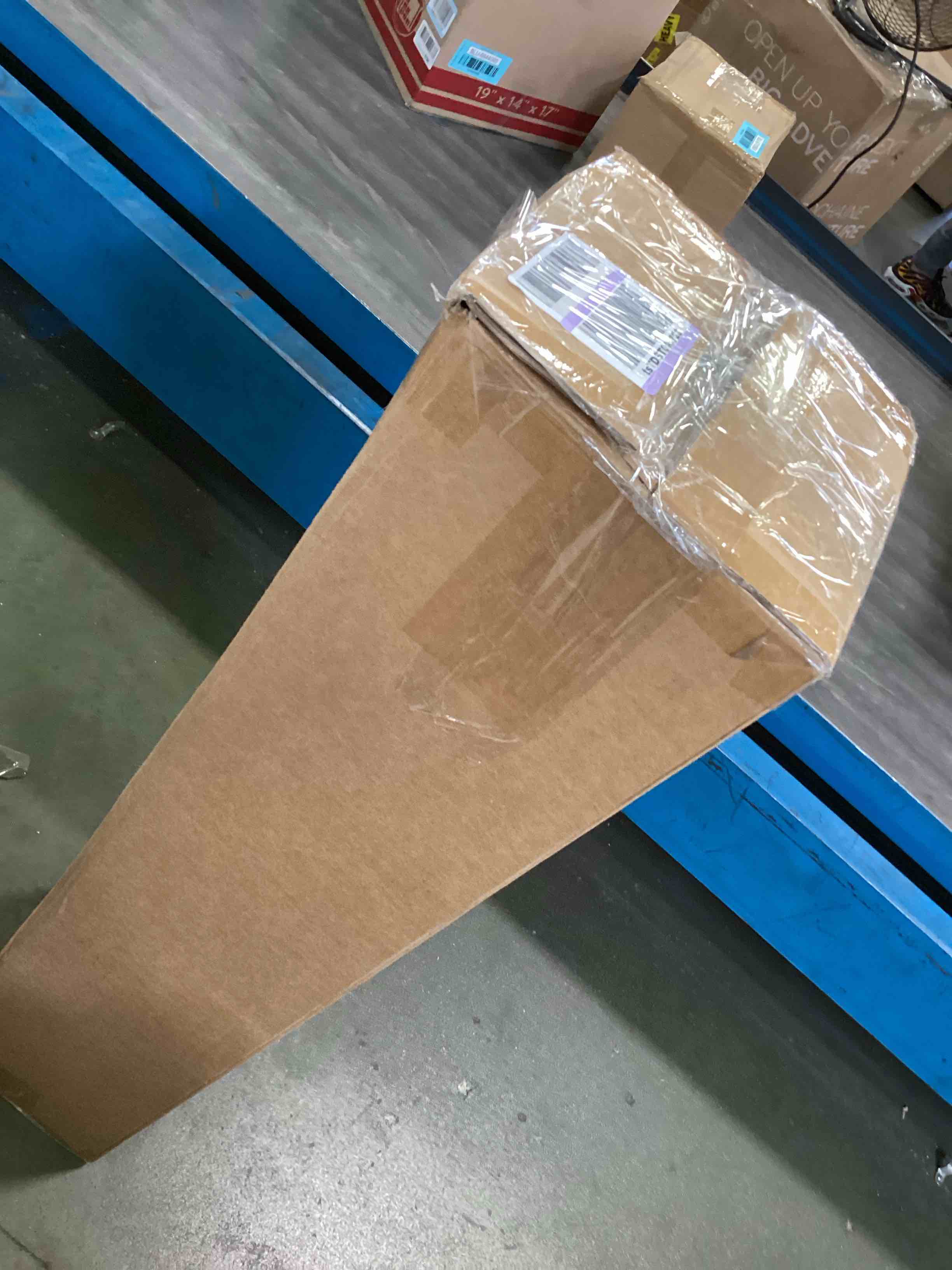 https://s3.amazonaws.com/lotting-images-prod/bidfta/RED6714064_1719862356378.jpeg