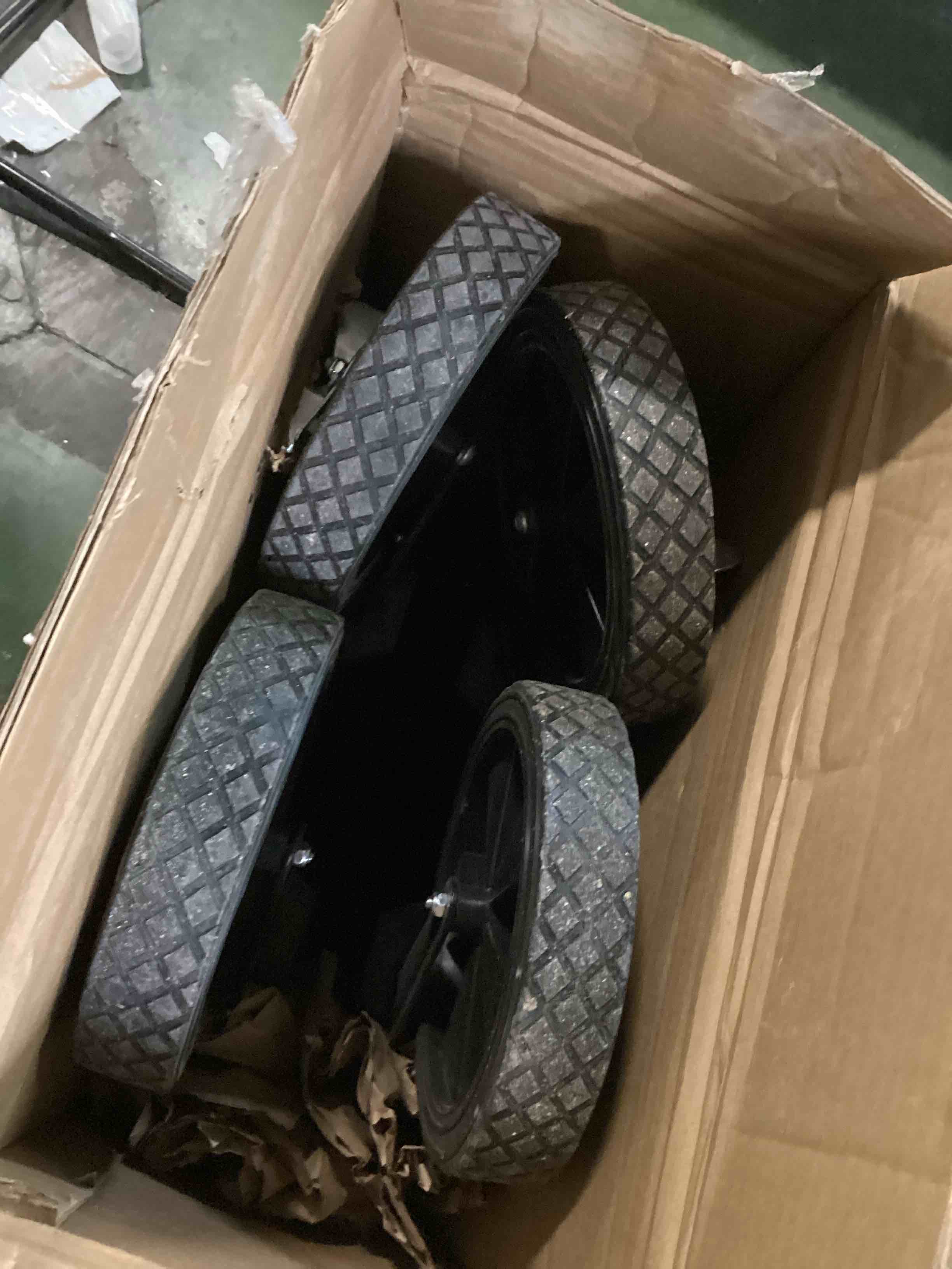 https://s3.amazonaws.com/lotting-images-prod/bidfta/RED6714251_1719937850287.jpeg