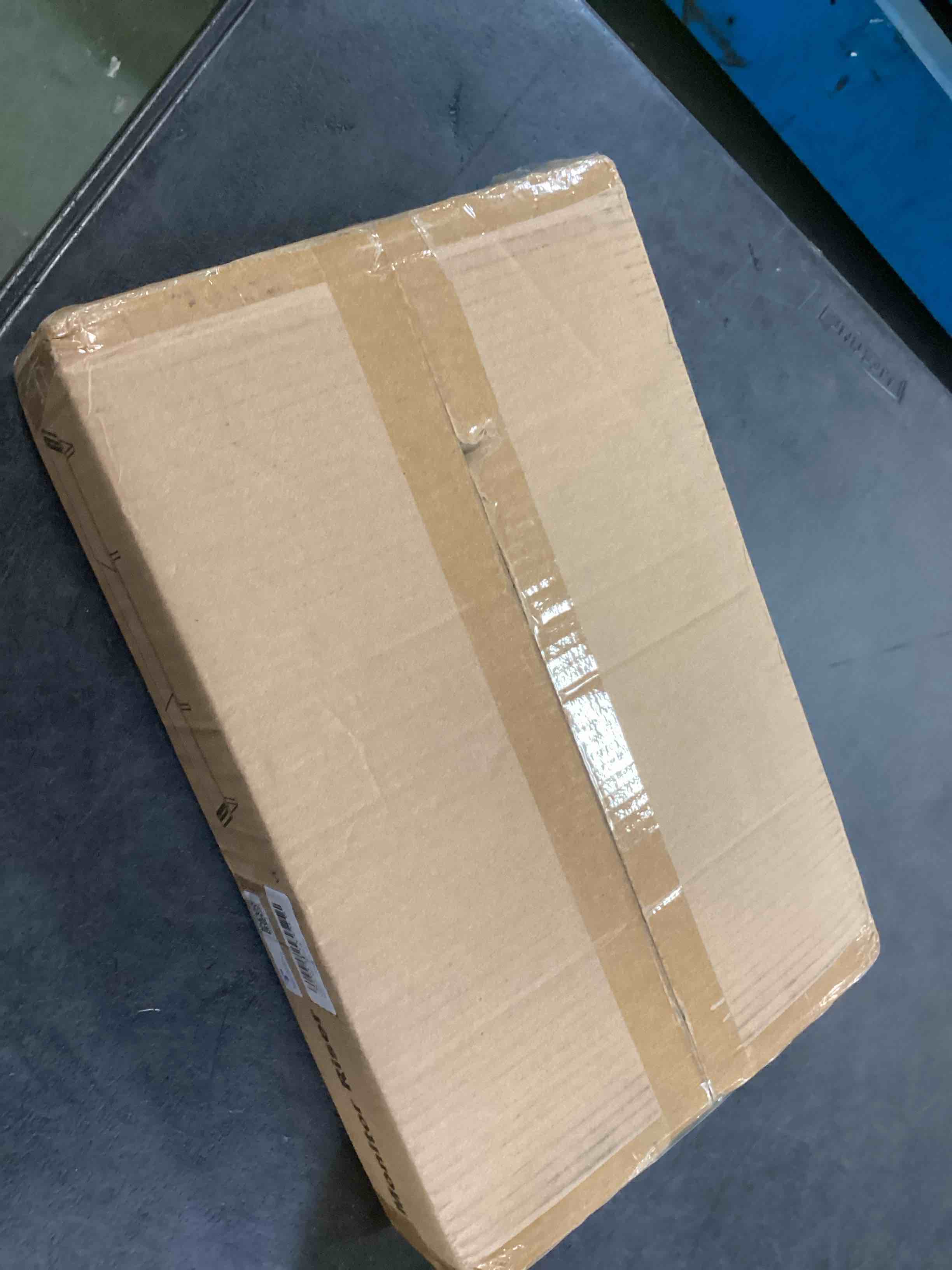 https://s3.amazonaws.com/lotting-images-prod/bidfta/RED6714270_1719943700758.jpeg