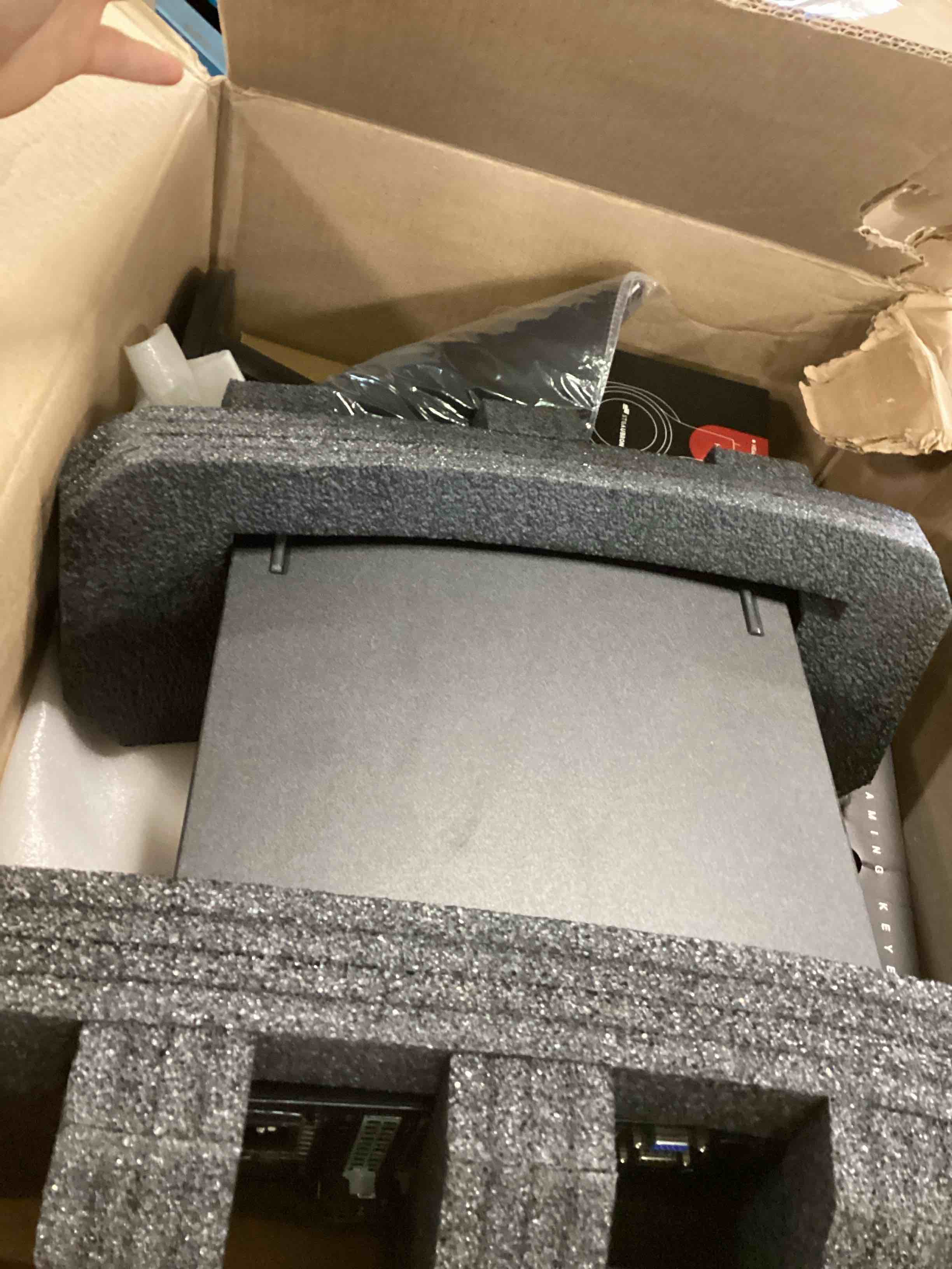 https://s3.amazonaws.com/lotting-images-prod/bidfta/RED6714545_1719860031649.jpeg