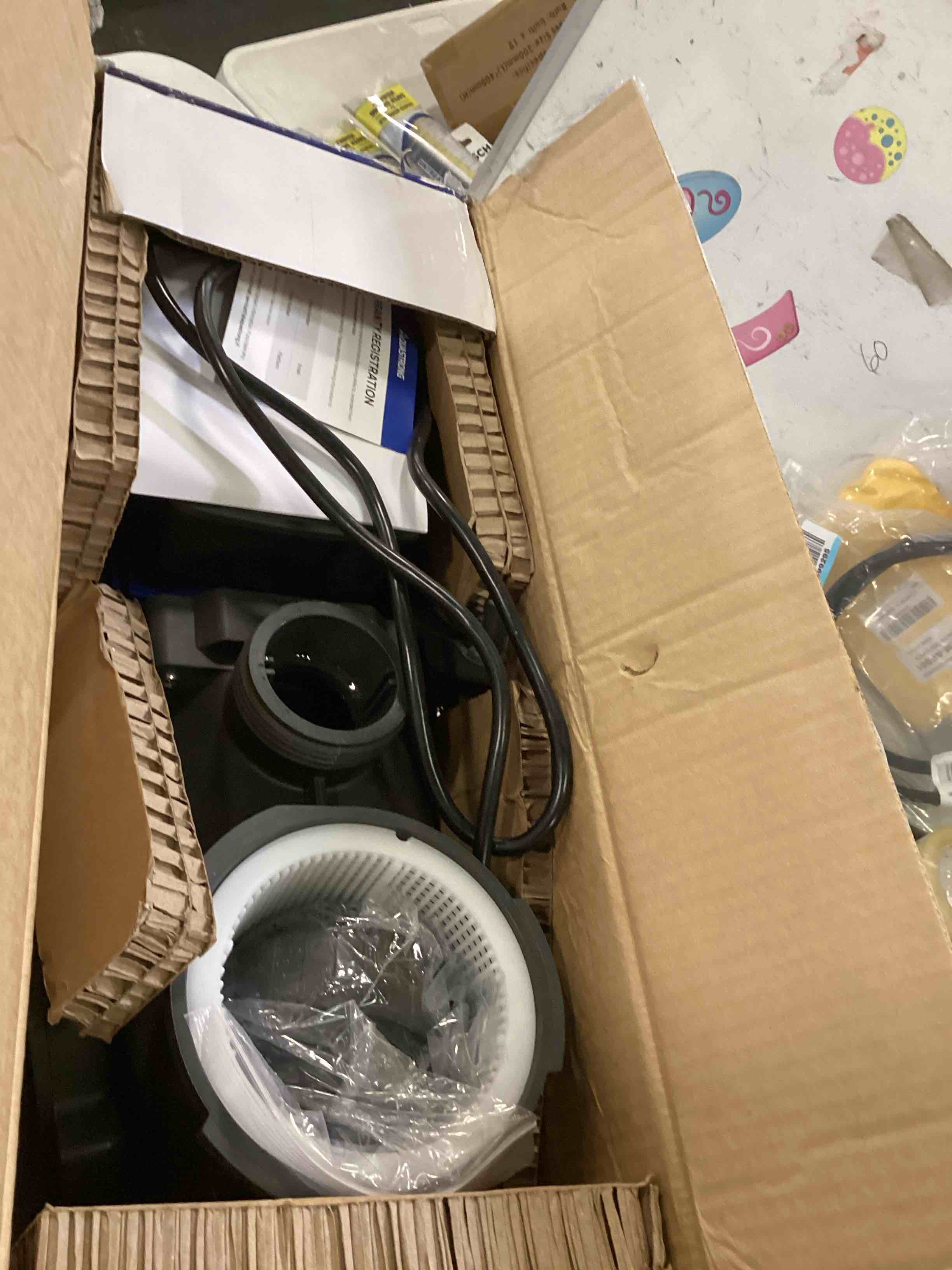https://s3.amazonaws.com/lotting-images-prod/bidfta/RED6714708_1719933916621.jpeg