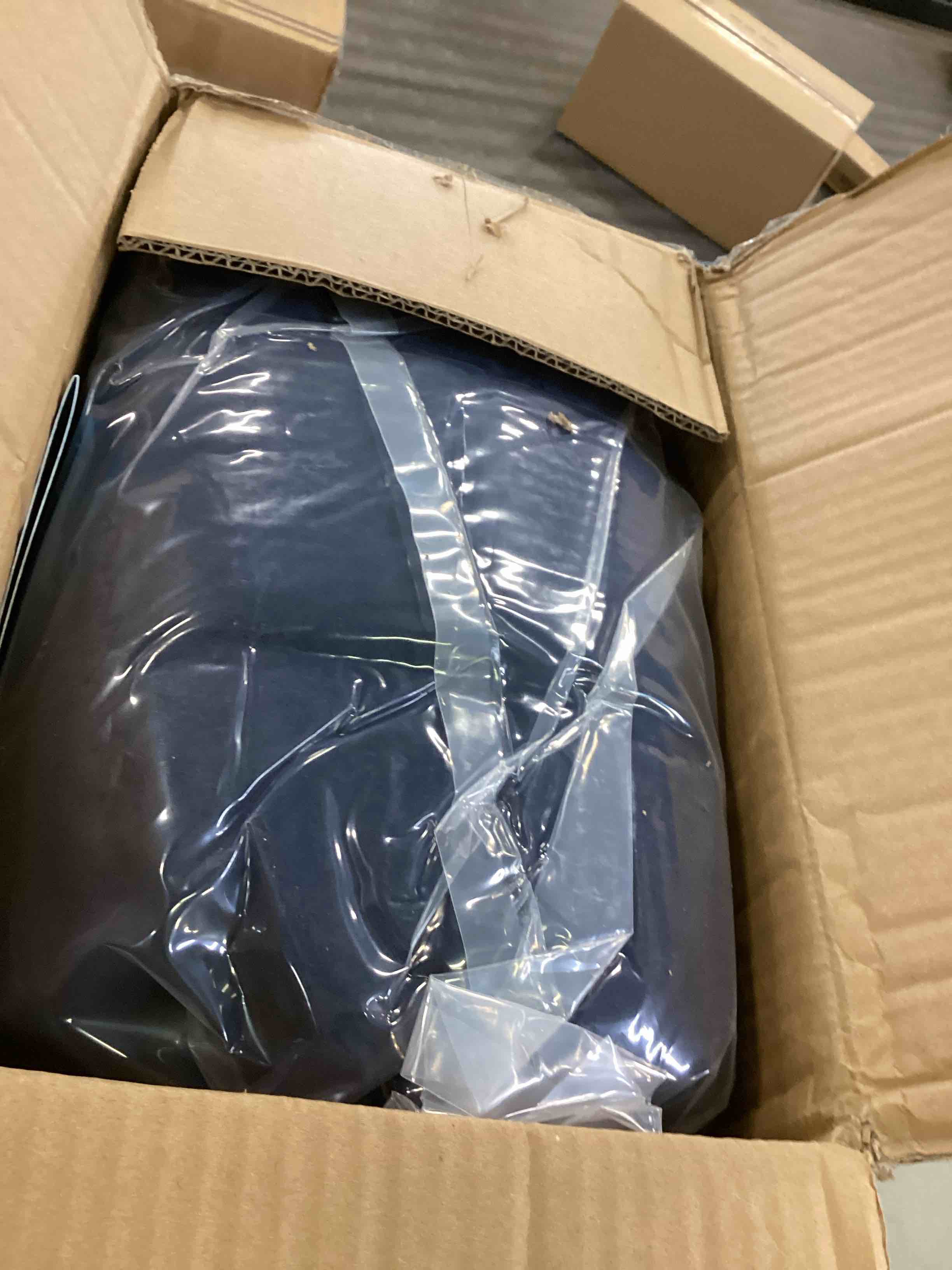 https://s3.amazonaws.com/lotting-images-prod/bidfta/RED6714767_1719941818984.jpeg