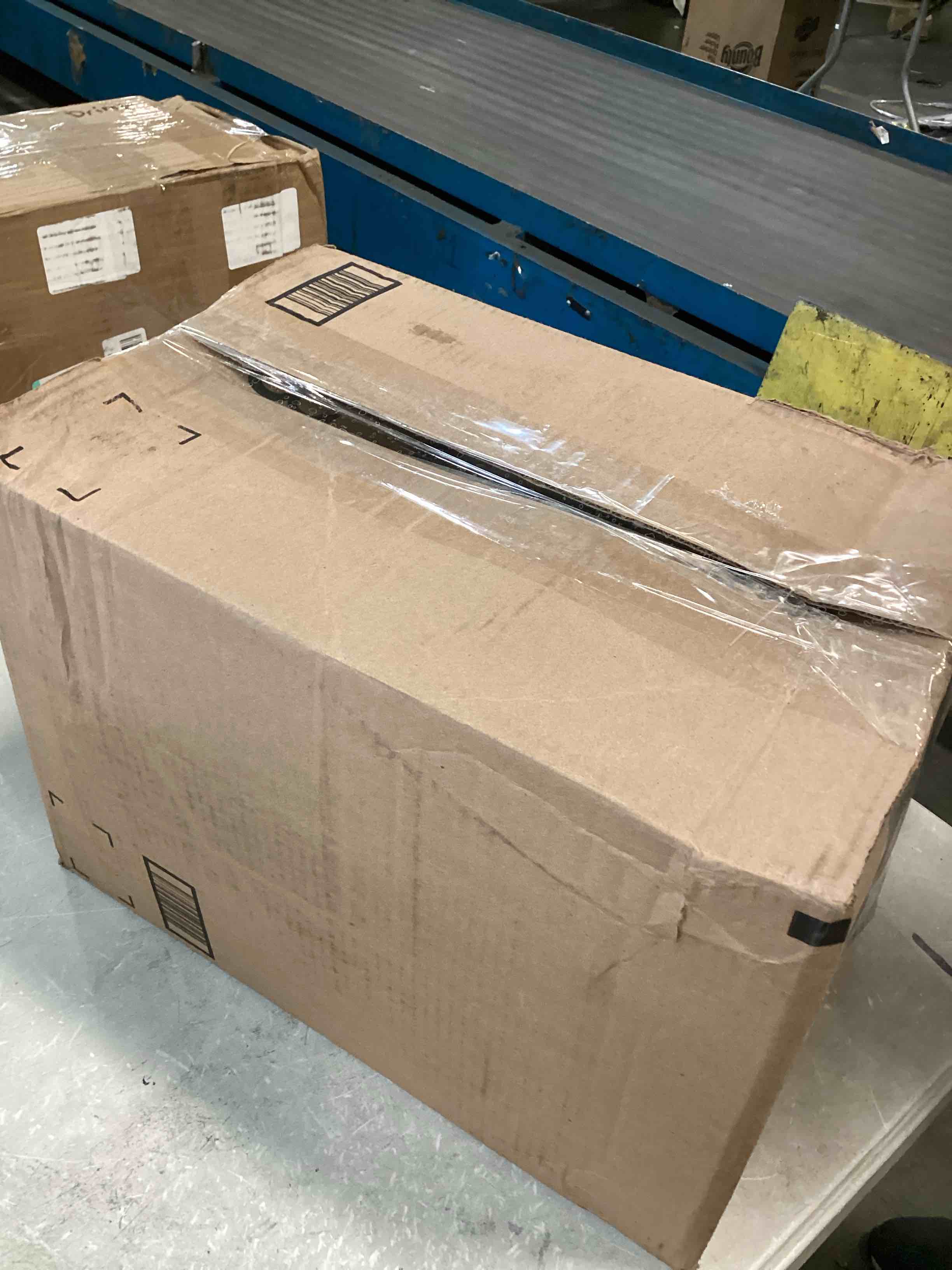 https://s3.amazonaws.com/lotting-images-prod/bidfta/RED6714973_1720021048473.jpeg